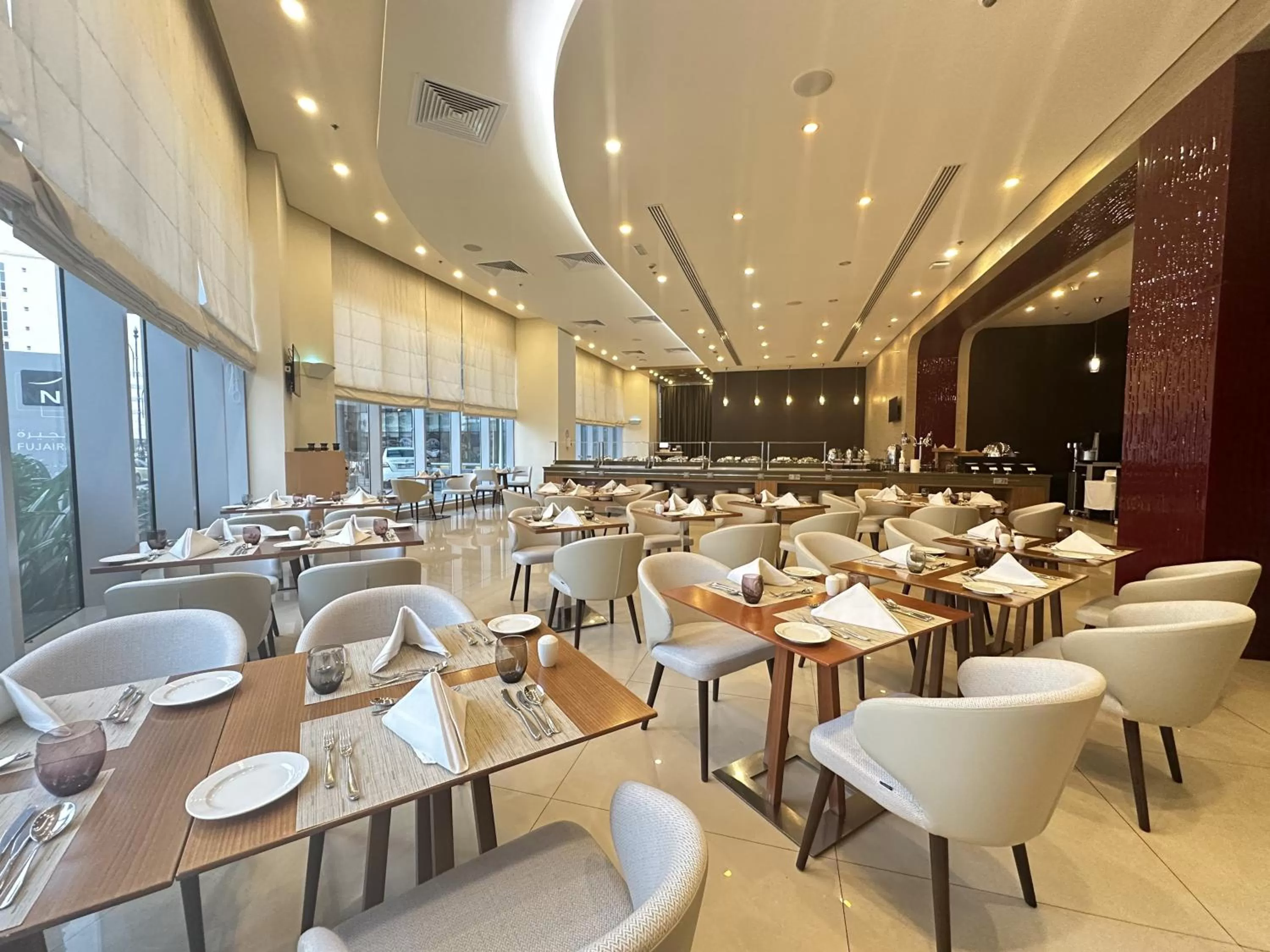 Restaurant/places to eat in Novotel Fujairah