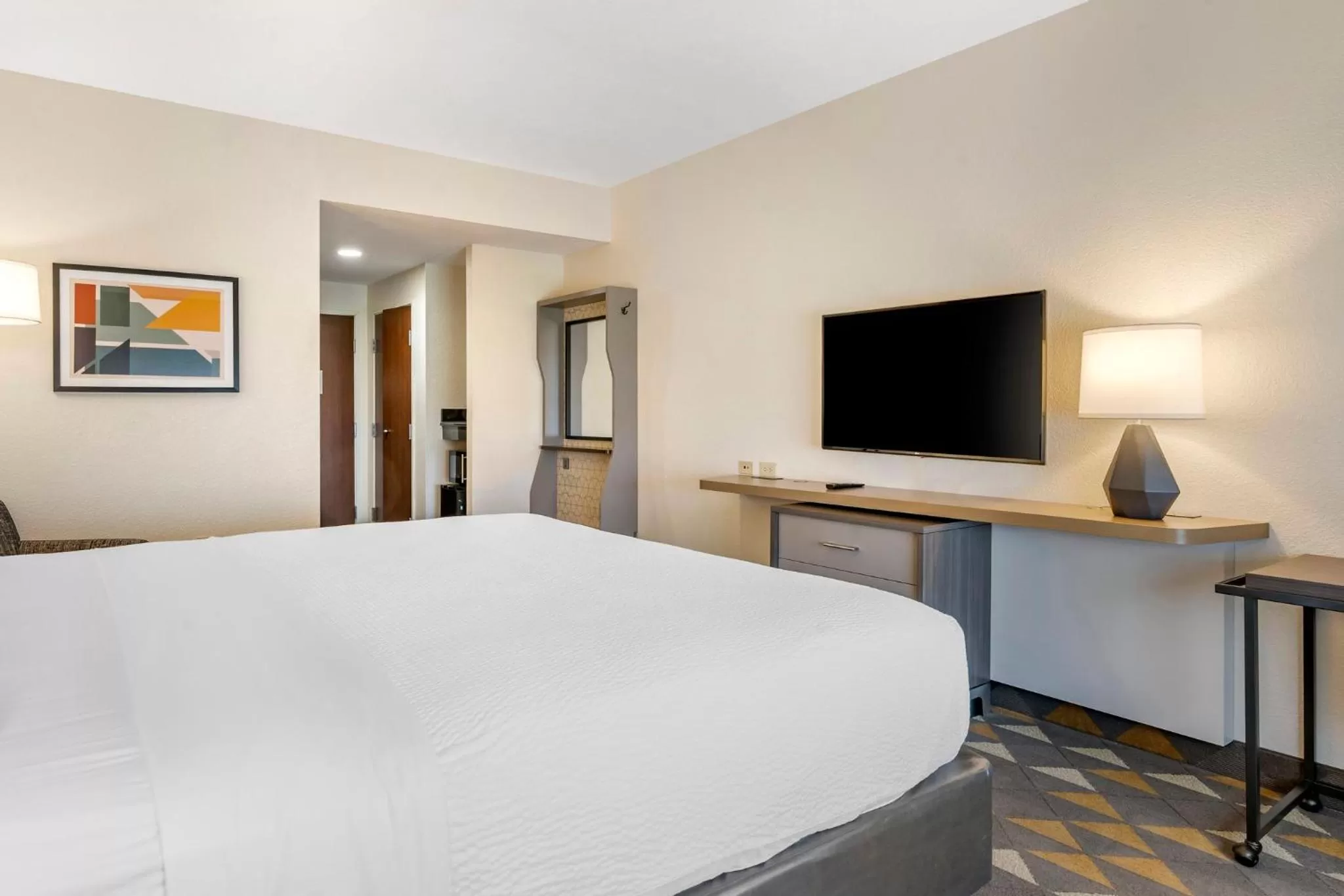 Photo of the whole room, Bed in Holiday Inn Louisville Airport South by IHG