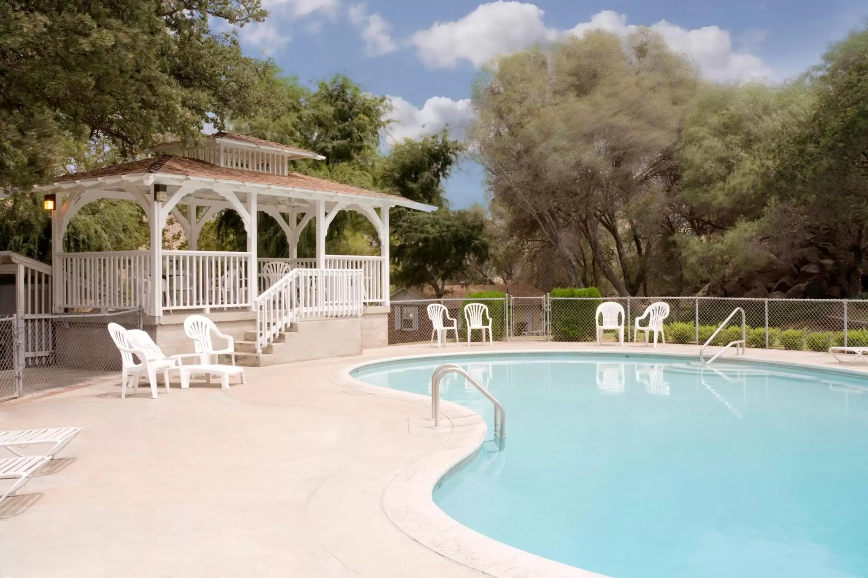 Swimming Pool in Lazy J Ranch Motel