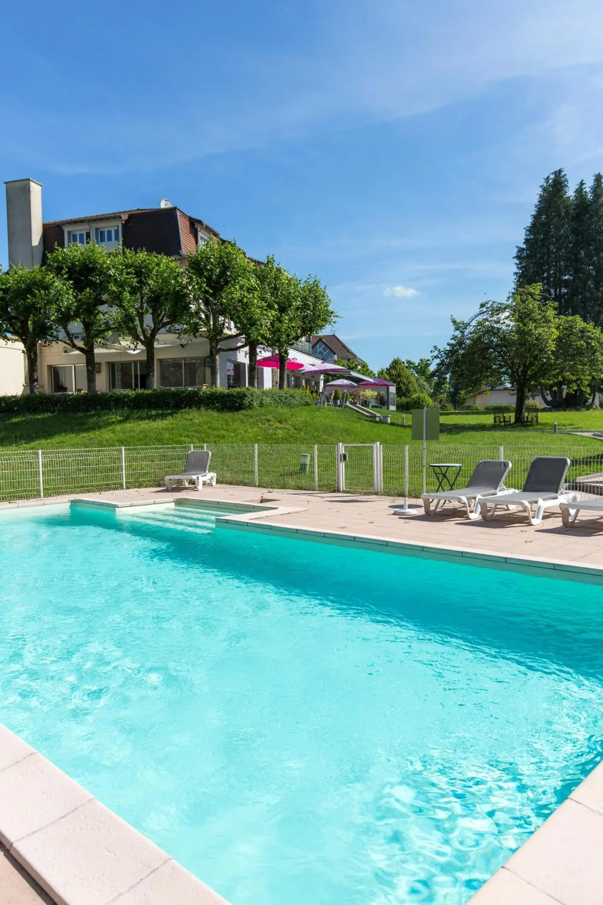 Garden, Swimming Pool in Logis Hotel Restaurant Spa Beau Site