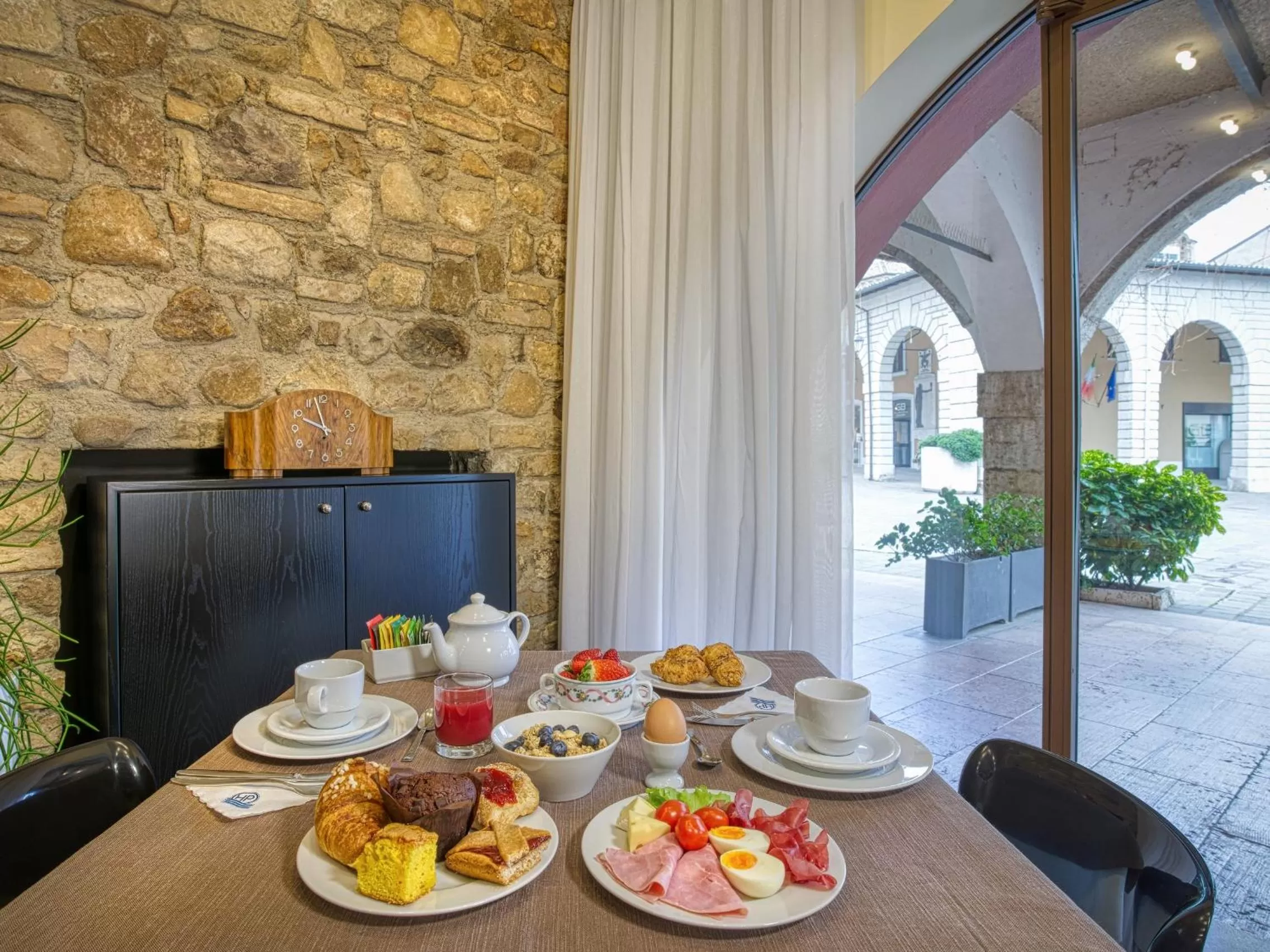 Breakfast in Hotel Piroscafo