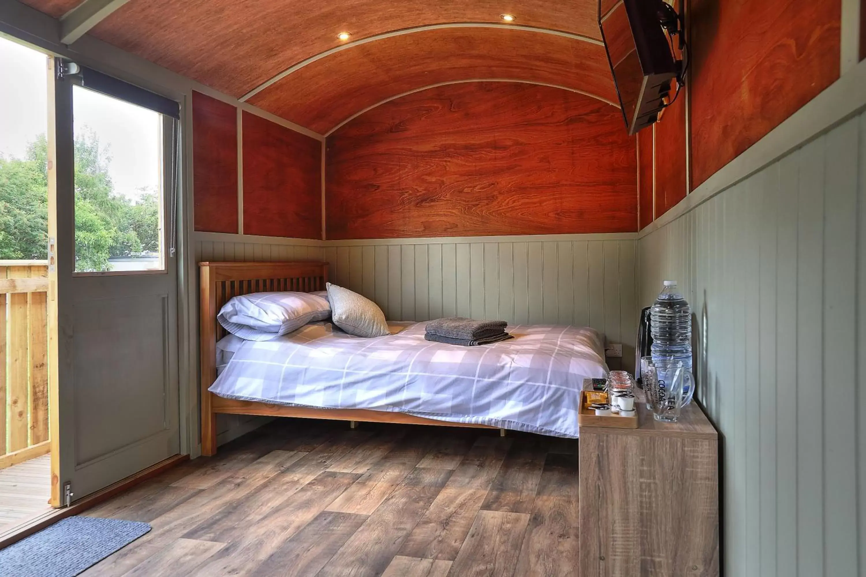 Photo of the whole room, Bed in The Windmill Inn - Whitby