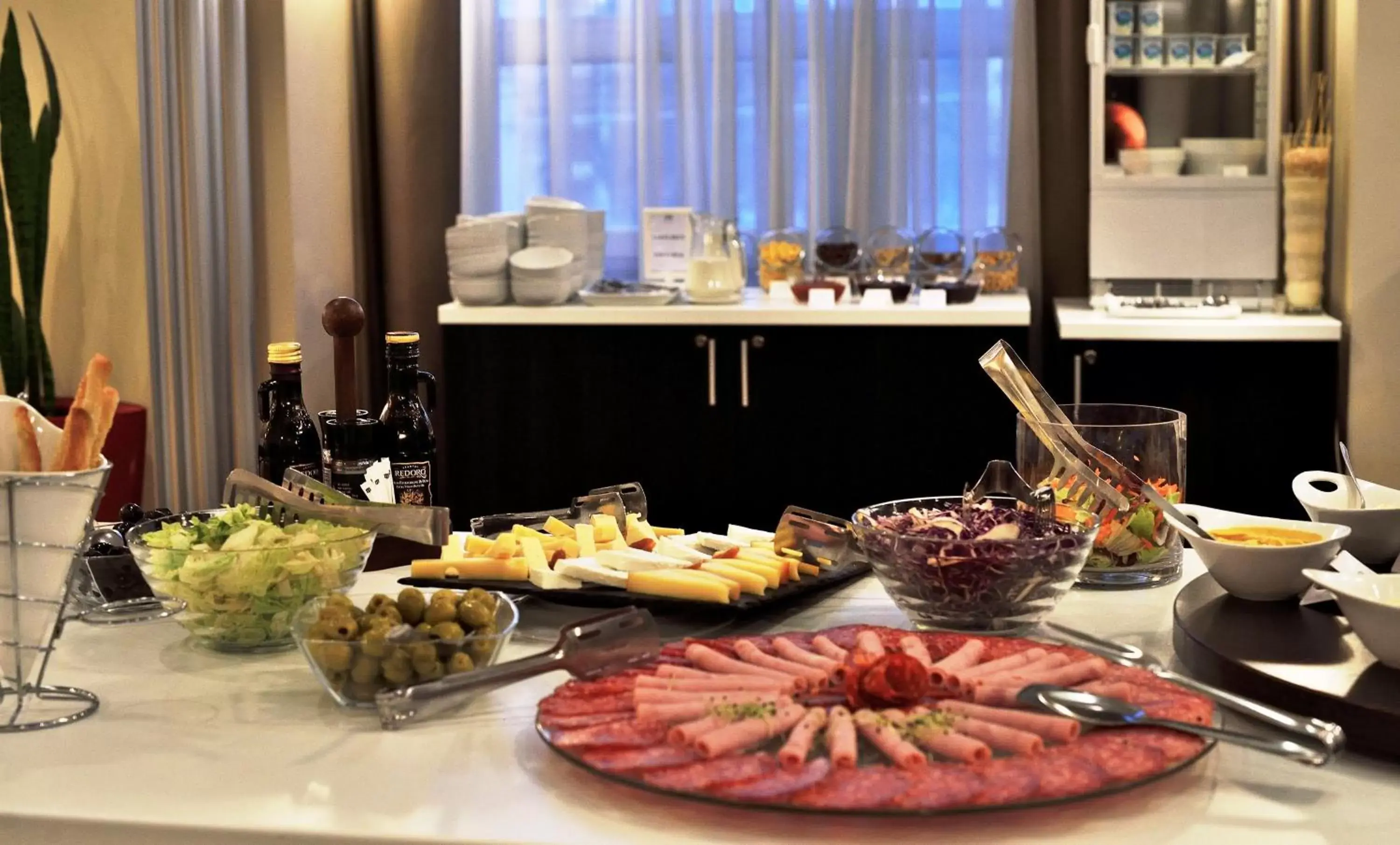 Buffet breakfast in Hotel Timisoara