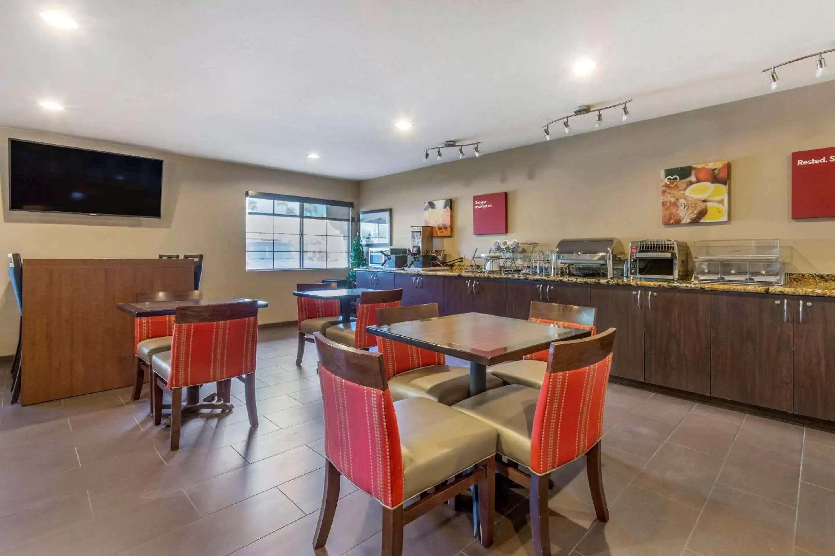 Restaurant/Places to Eat in Comfort Suites Phoenix Airport