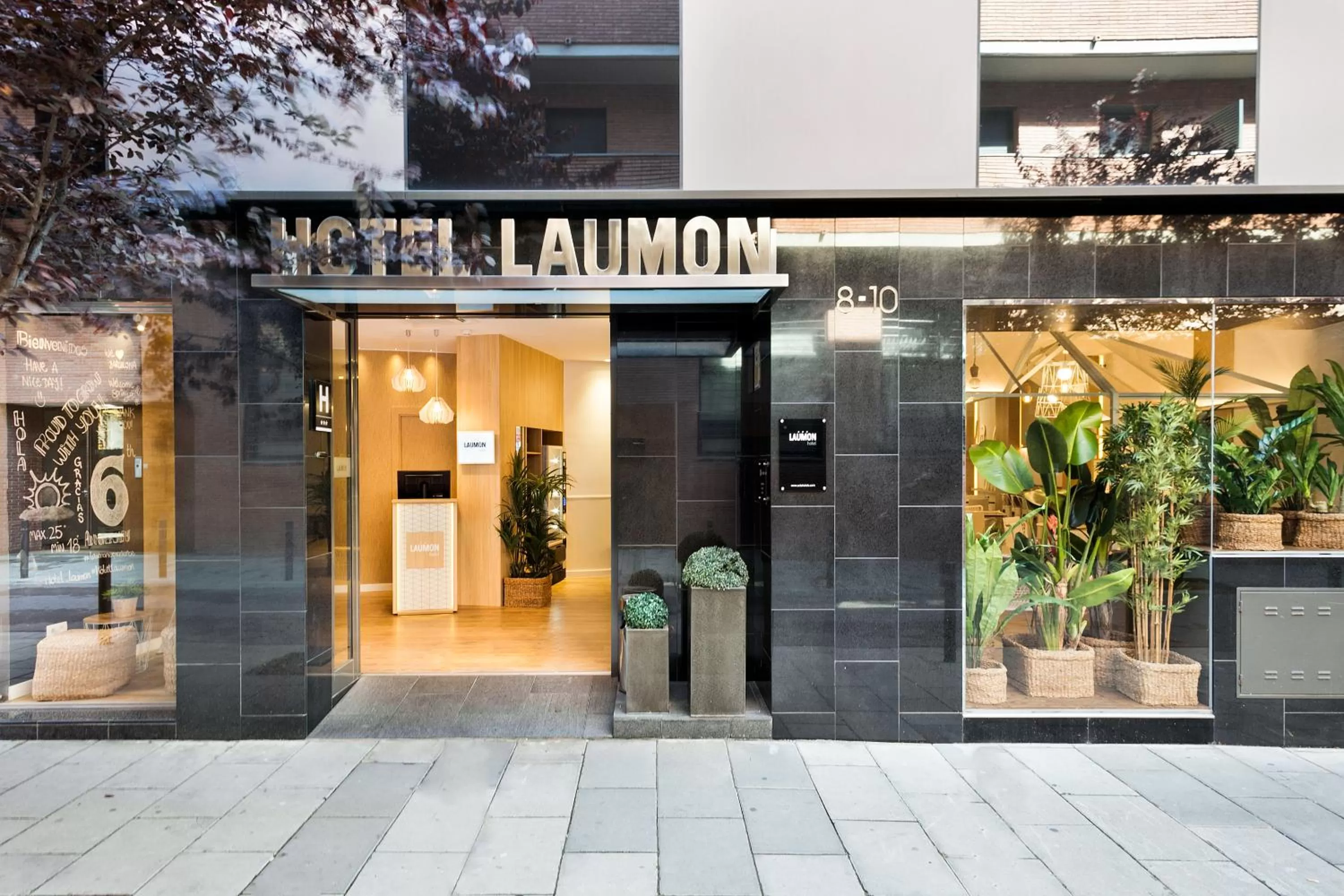 Facade/entrance in Hotel Acta Laumon