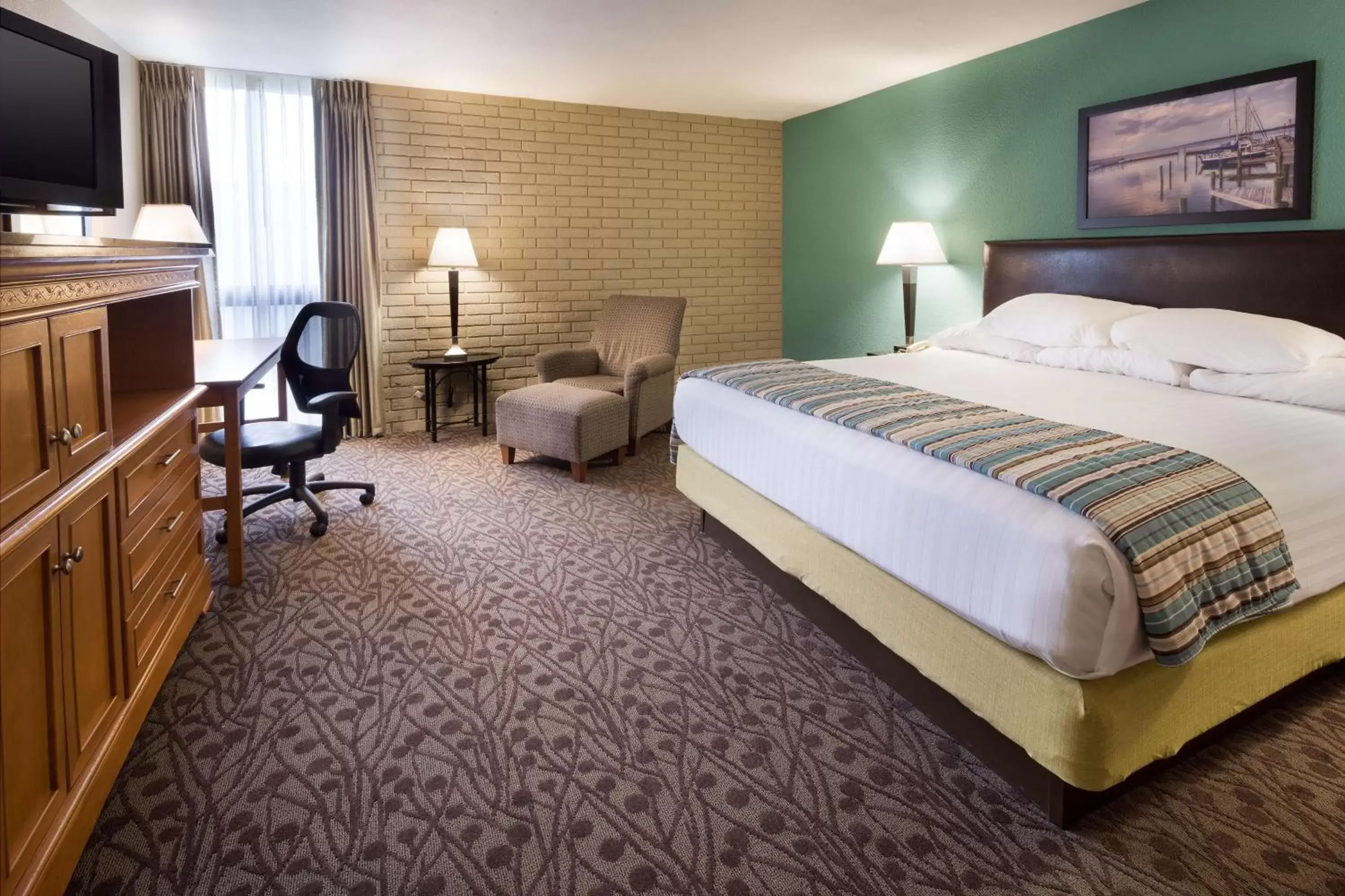 Superior King Room - Accessible, Tub in Drury Inn - Mobile Superior King Room - Accessible, Tub in Drury Inn - Mobile