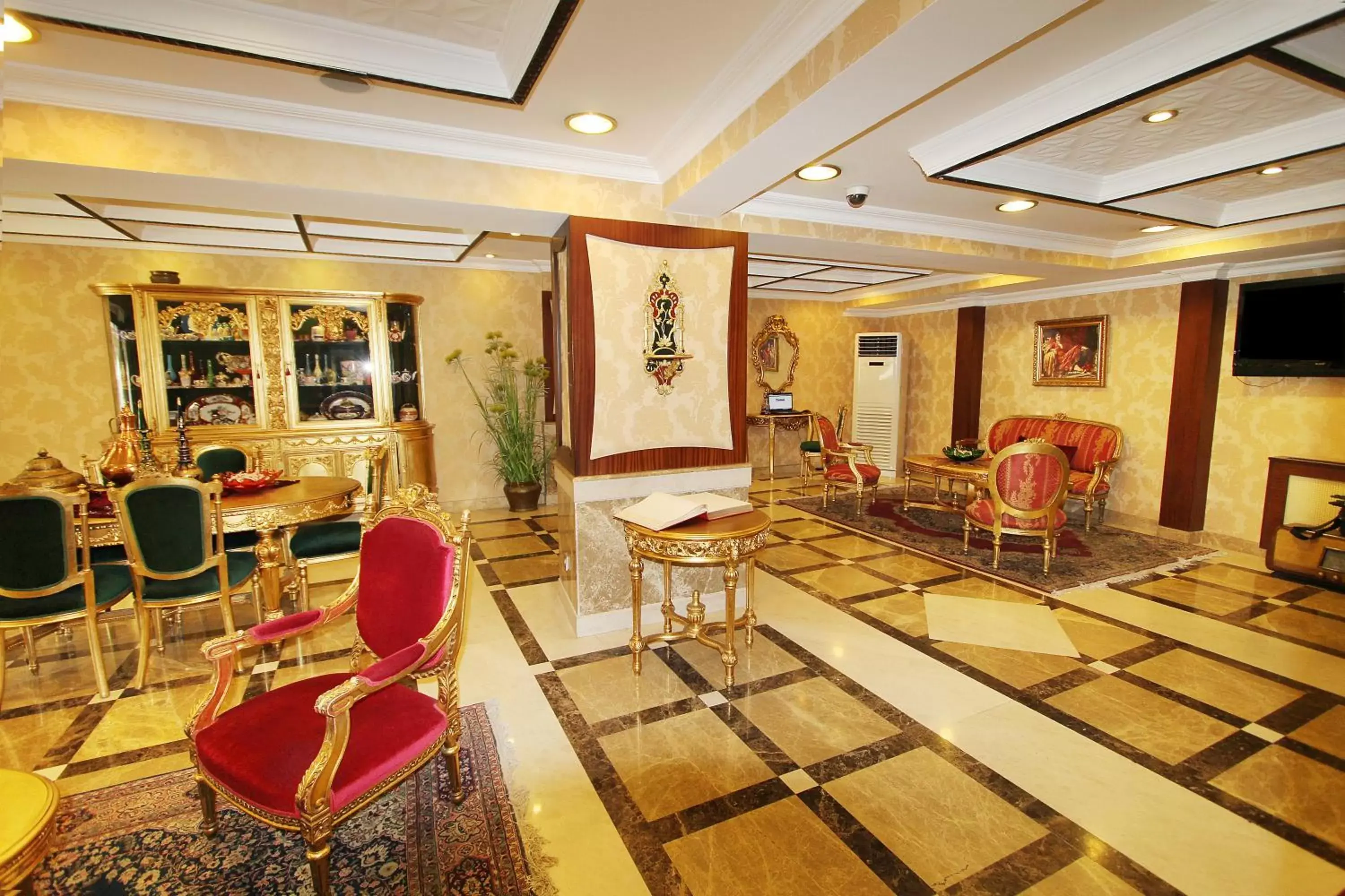 Lobby or reception, Lounge/Bar in Balin Boutique Hotel