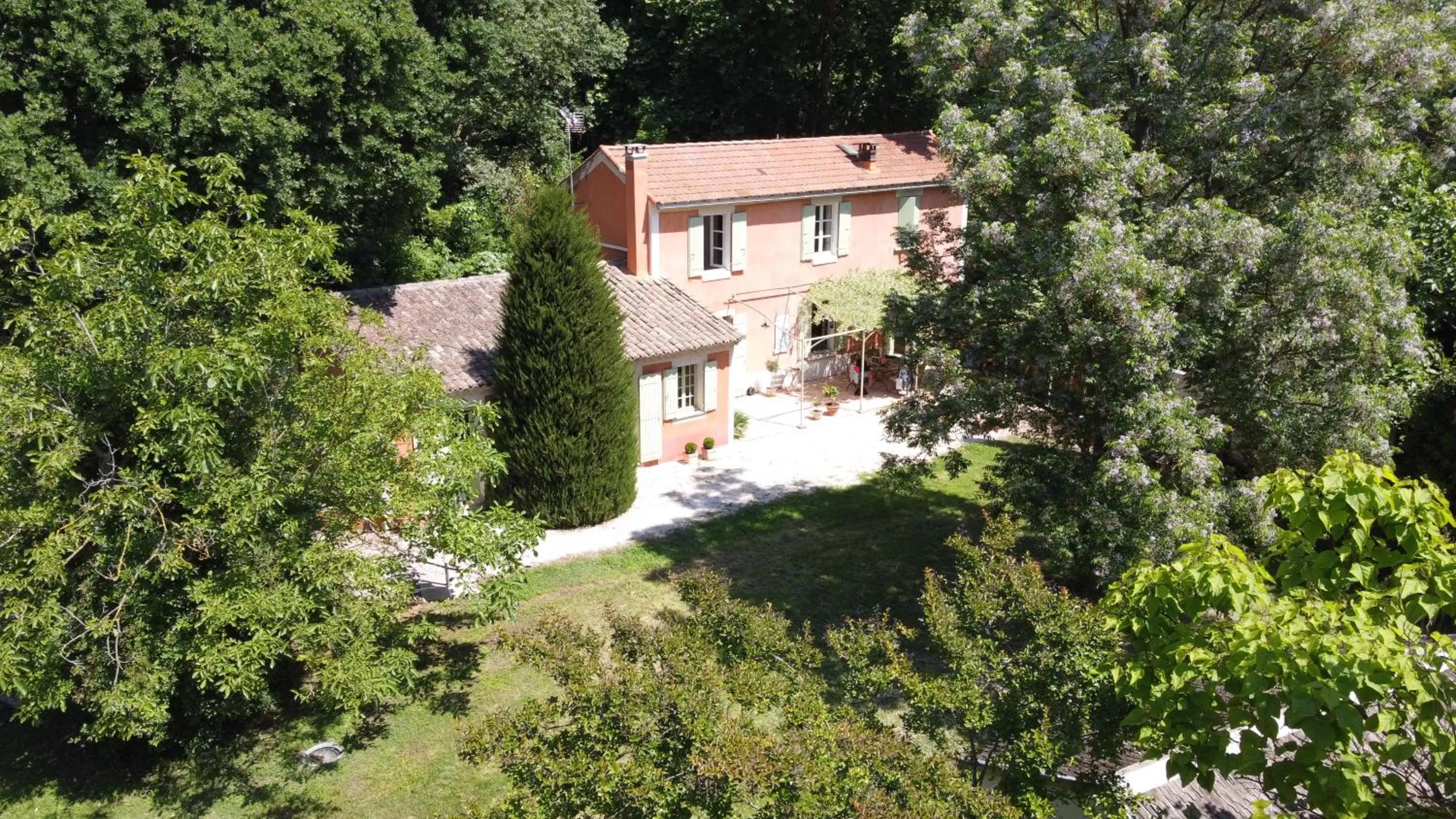 Bird's eye view, Property Building in Le Pavillon Vert - B&B