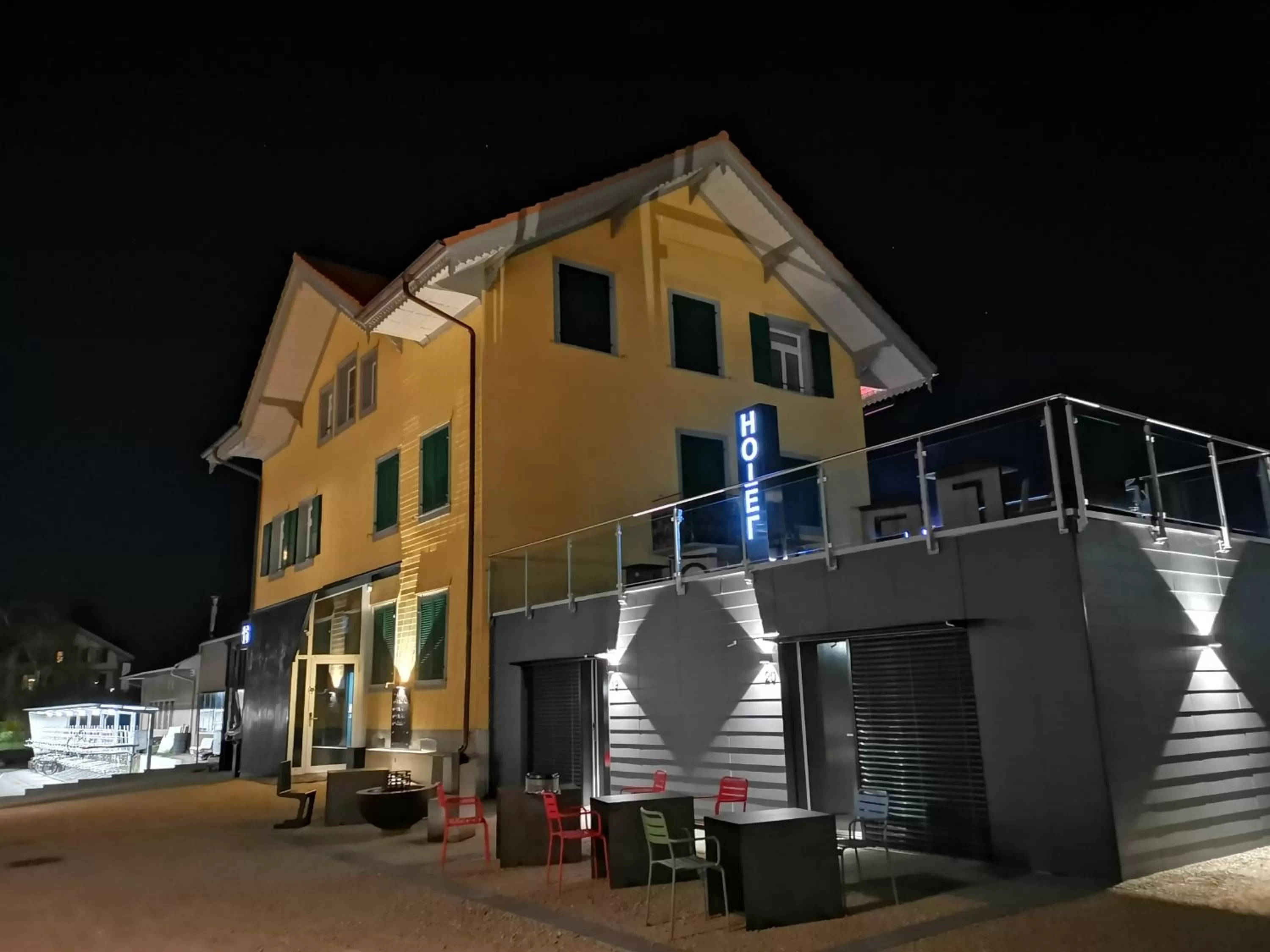 Property building in Boutique Hotel BS16 before Bern City Parking gratis