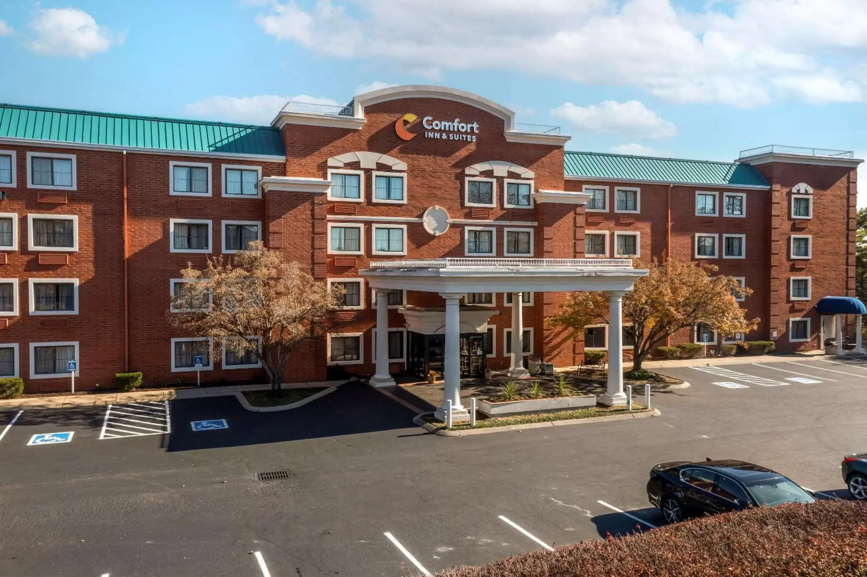 Property Building in Comfort Inn & Suites