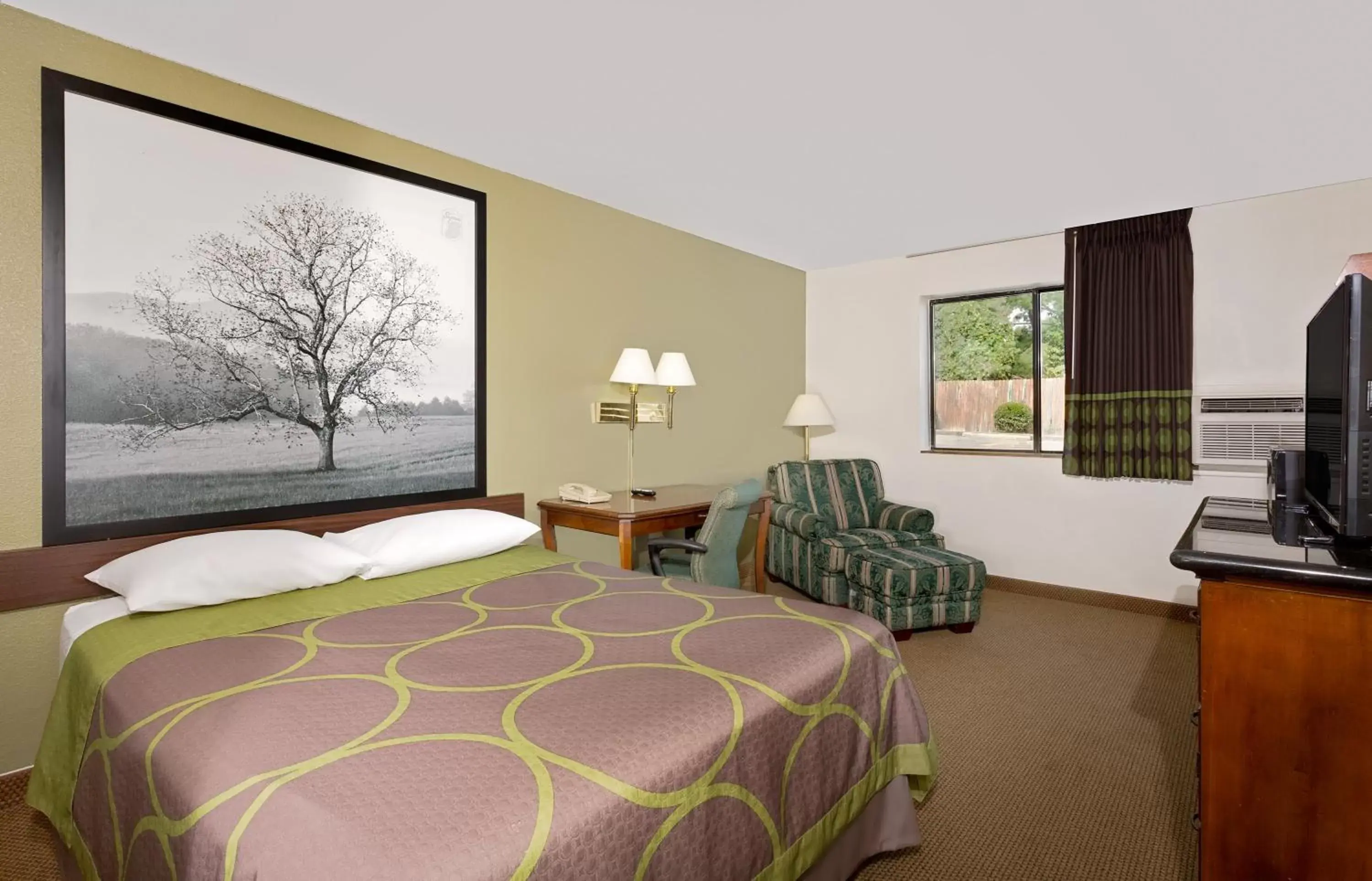 Bedroom, Bed in Super 8 by Wyndham Johnson City