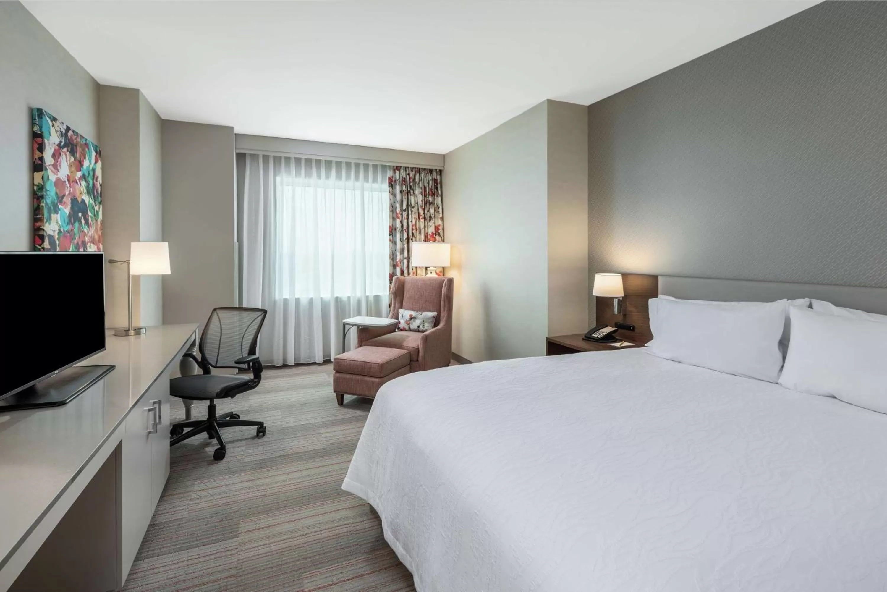 Bedroom, Bed in Hilton Garden Inn Miami Dolphin Mall