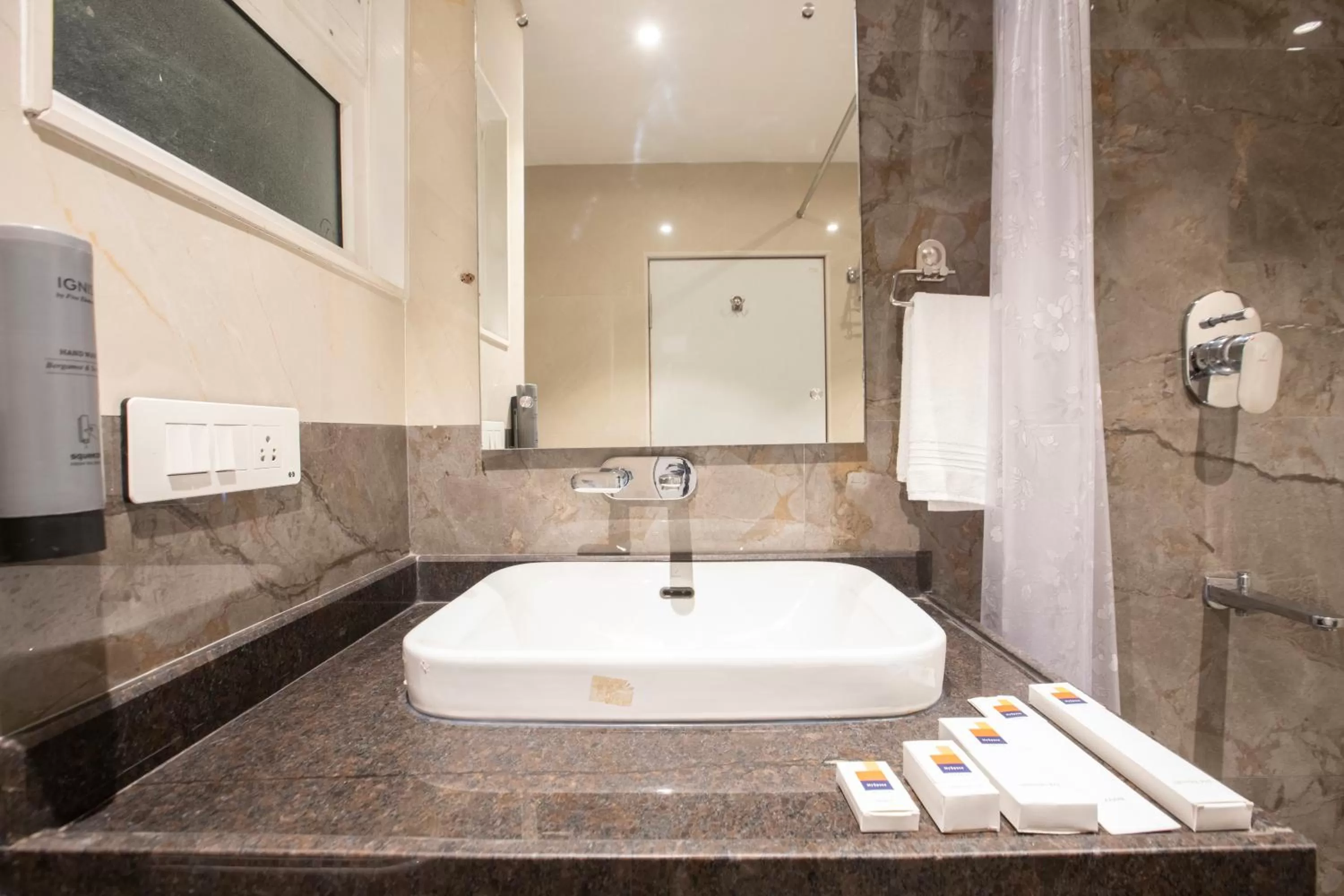 Shower in MySpace Kadison