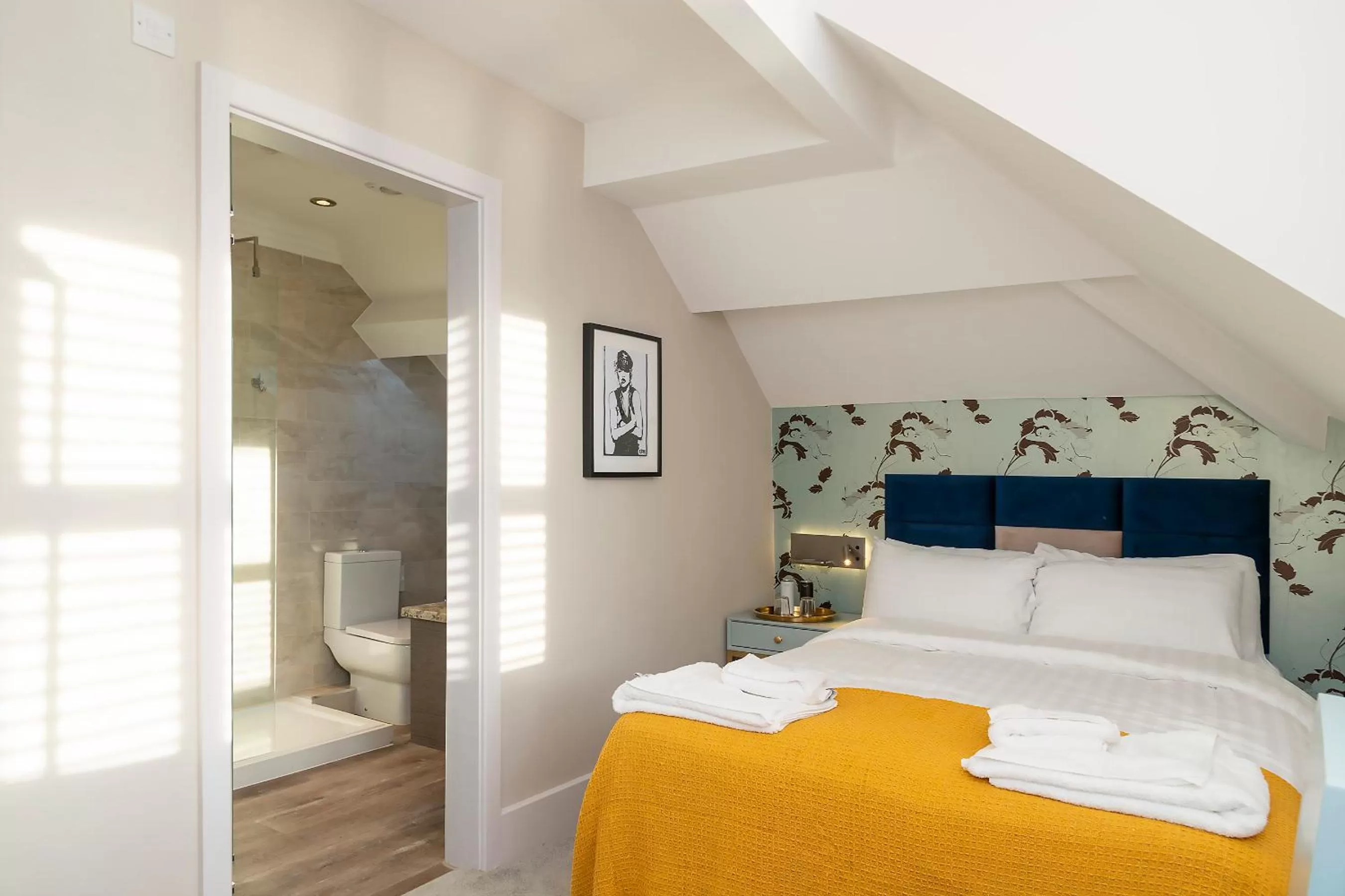 Photo of the whole room, Bed in The Psalter