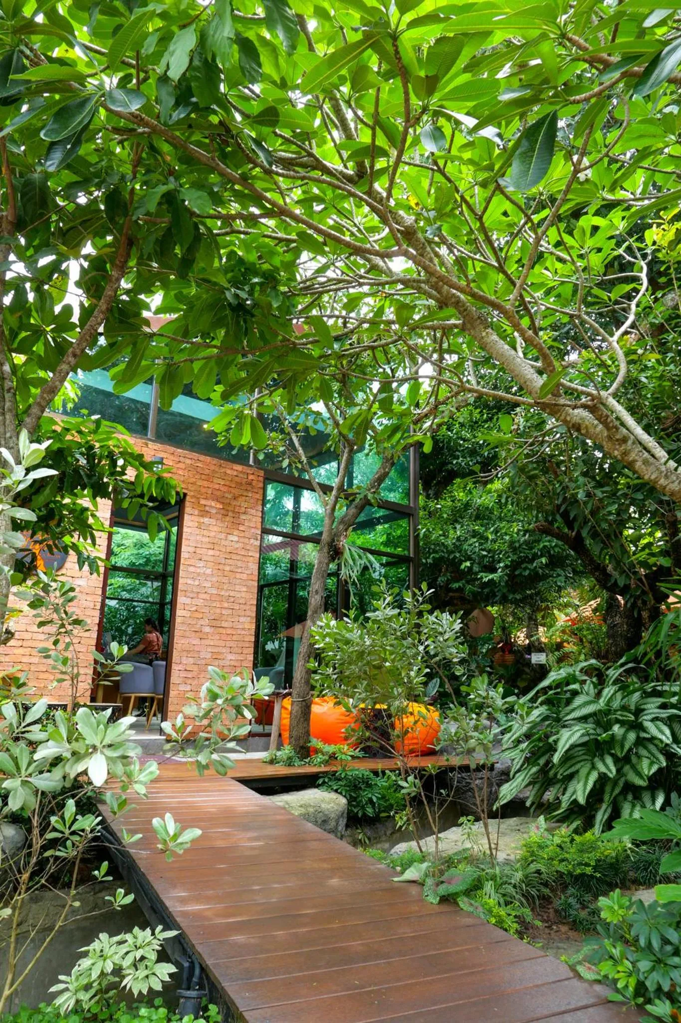 Restaurant/places to eat in Flora Ville-SHA PLUS