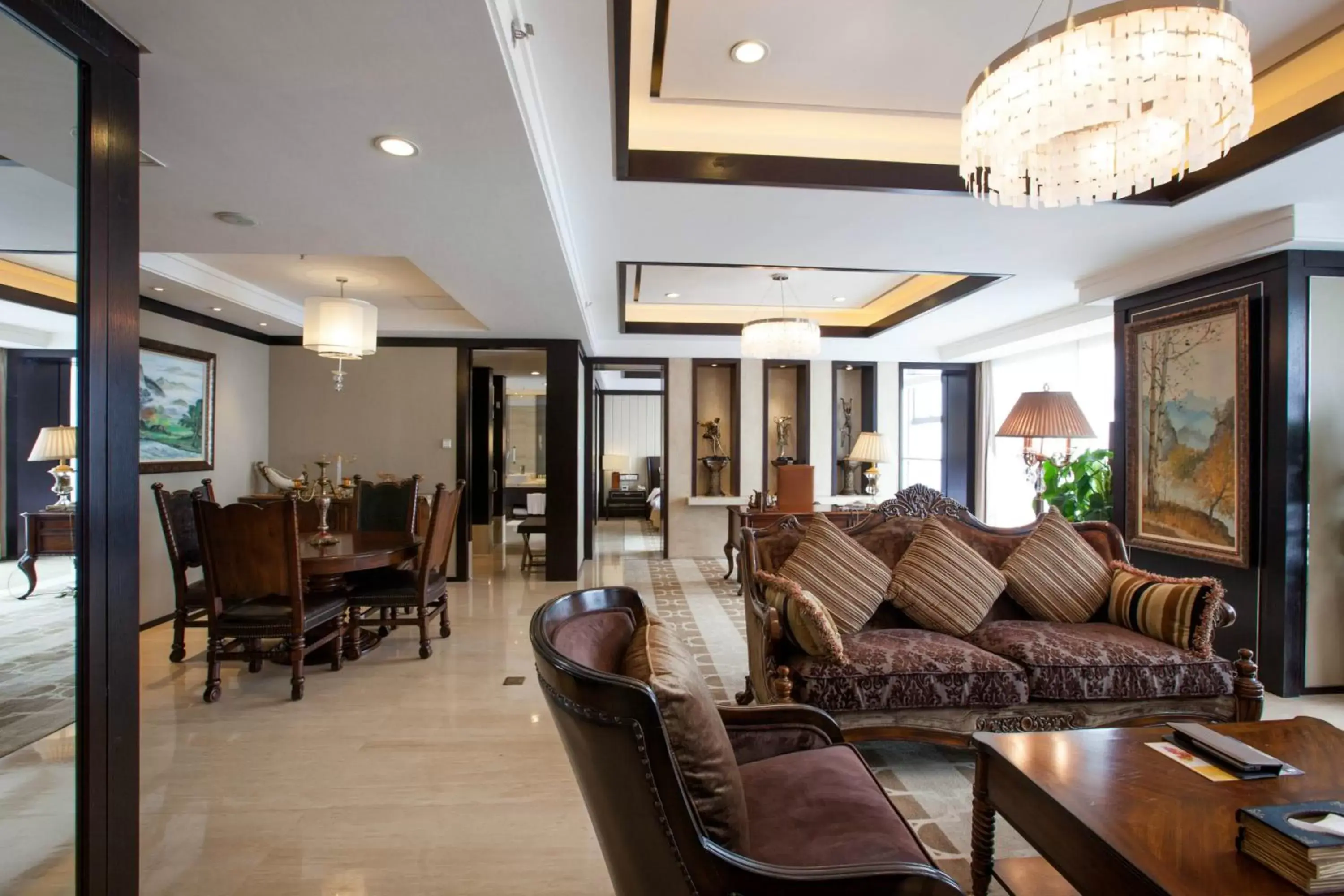 Photo of the whole room, Seating Area in Holiday Inn Beijing Focus Square, an IHG Hotel