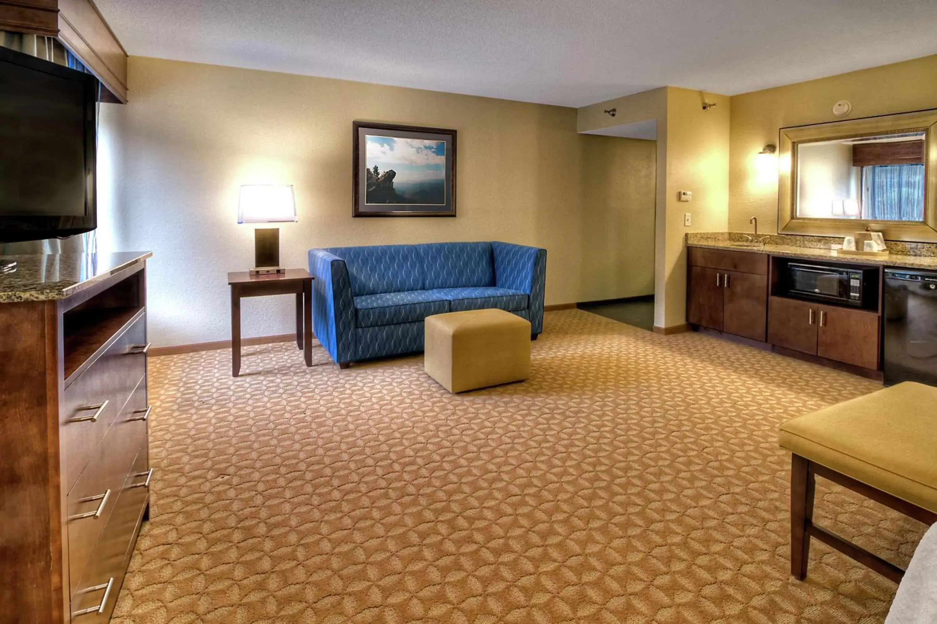 Bedroom, Seating Area in Hampton Inn Jonesville/Elkin