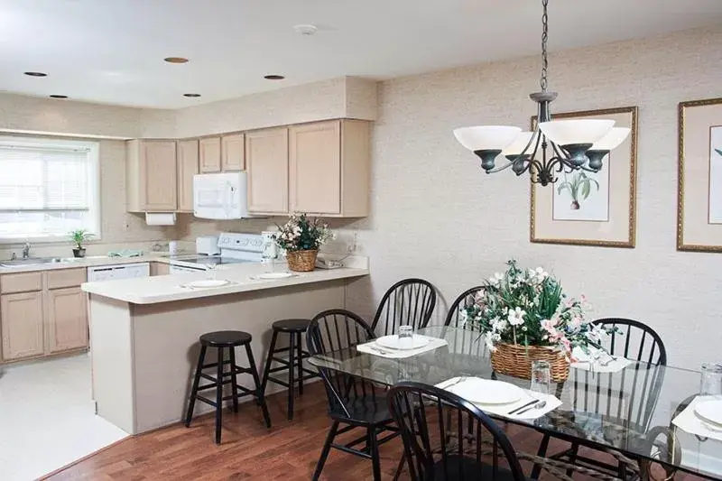 Dining Area in Pocono Mountain Villas by Exploria Resorts