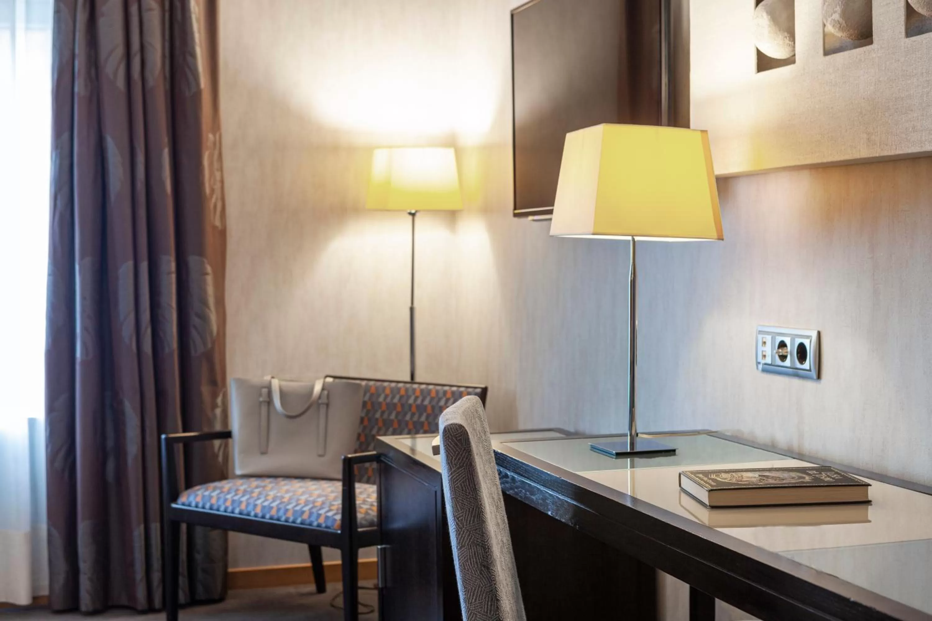 Photo of the whole room in Hotel Macià Real De La Alhambra