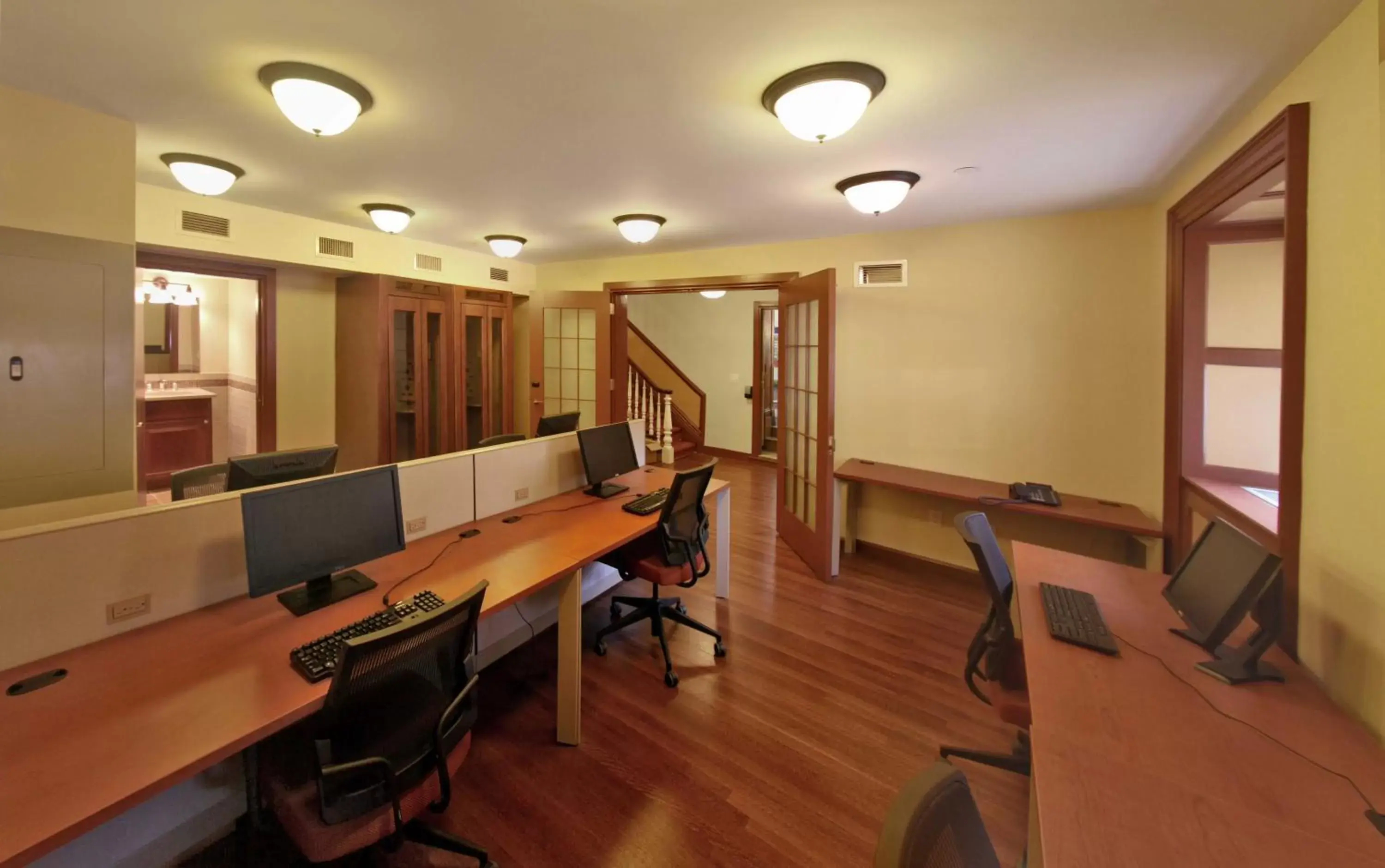 Business facilities in Leo House