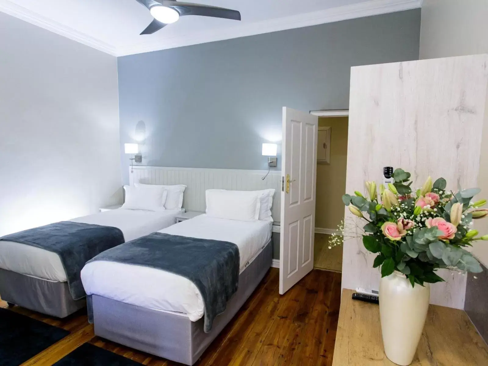 Bedroom, Bed in Queens Hotel by BON Hotels