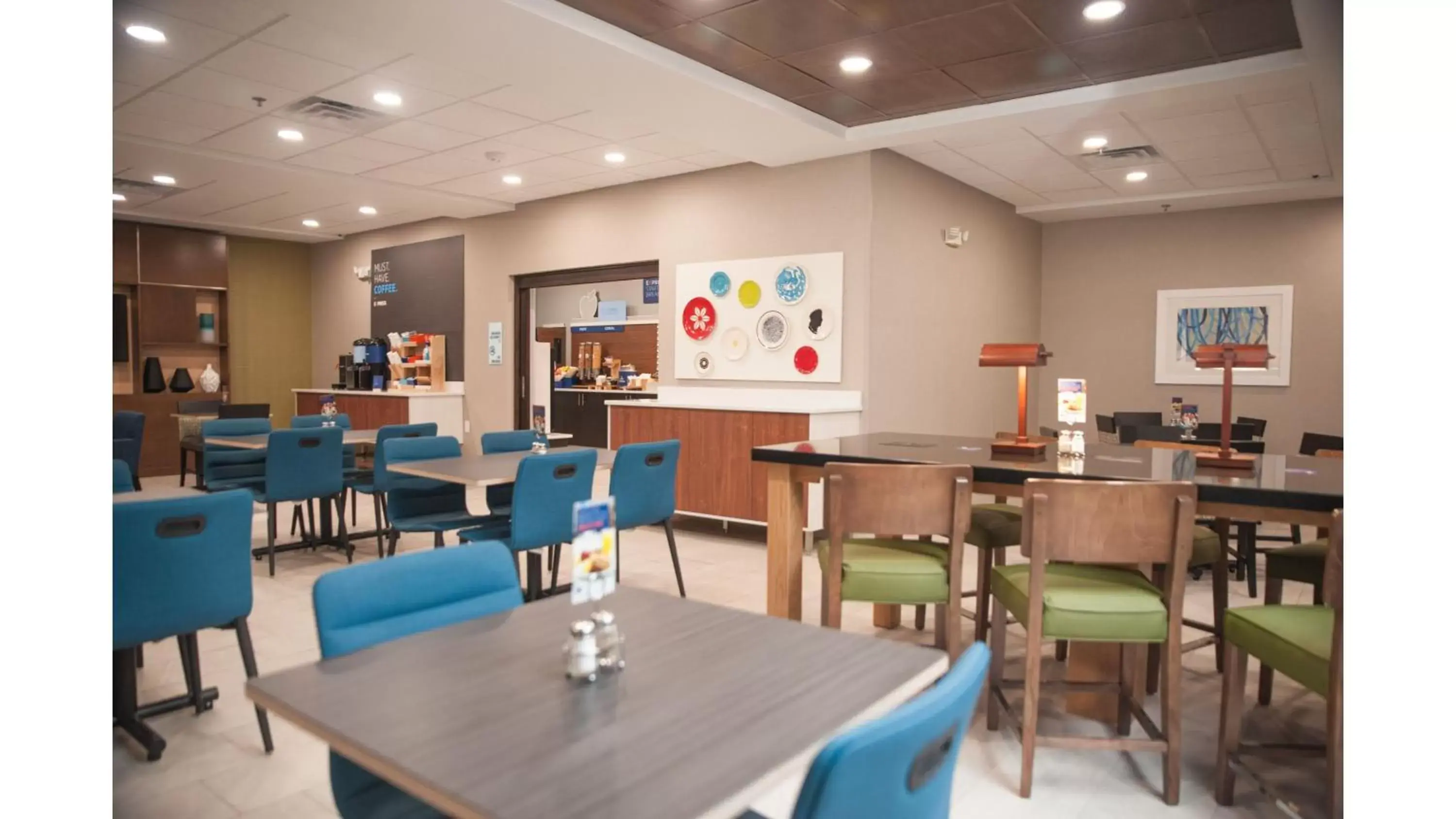 Breakfast, Restaurant/Places to Eat in Holiday Inn Express Hotel & Suites Norfolk, an IHG Hotel