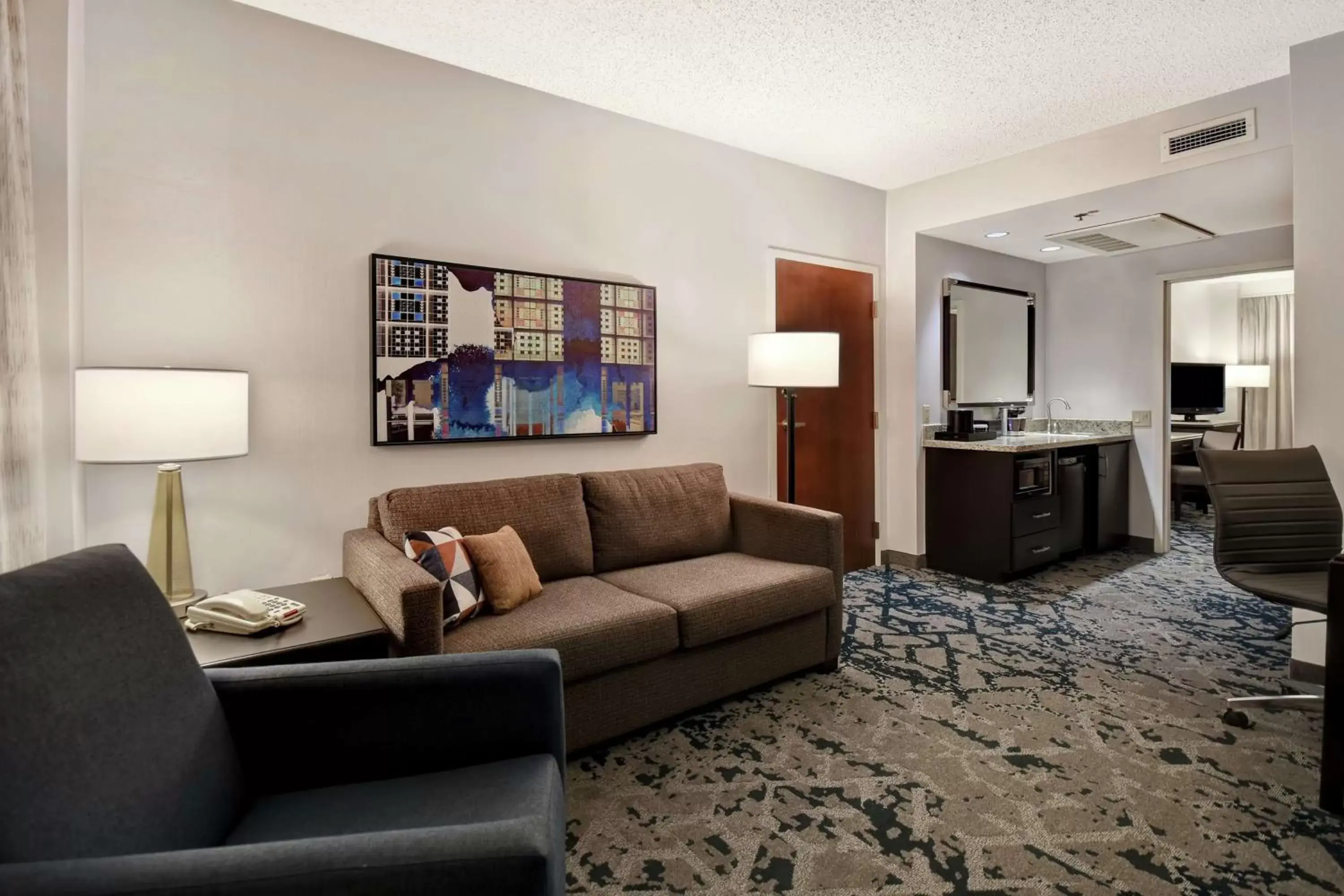 Living room, Seating Area in Embassy Suites Charleston