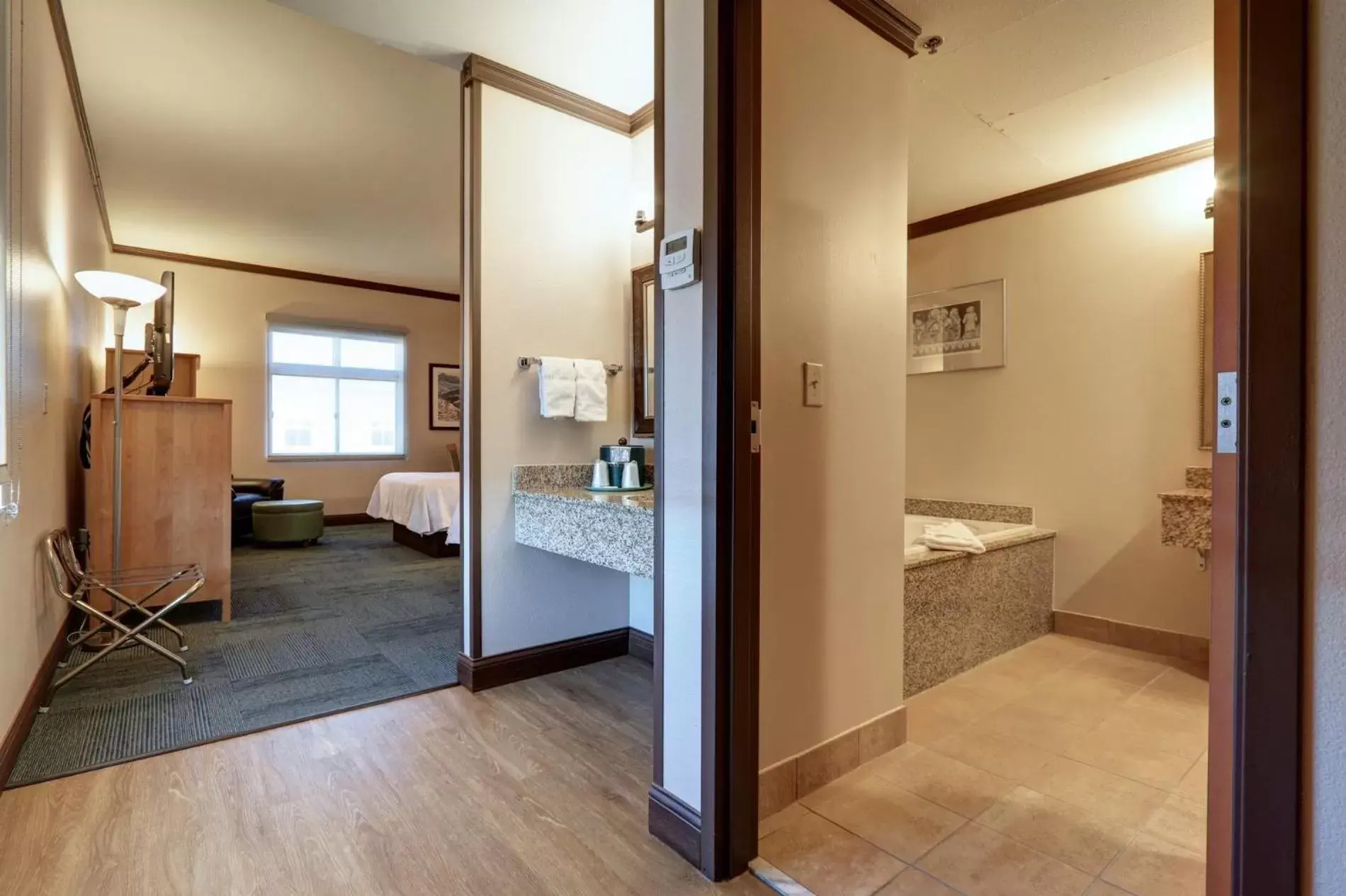 Bed, Bathroom in Dimond Center Hotel