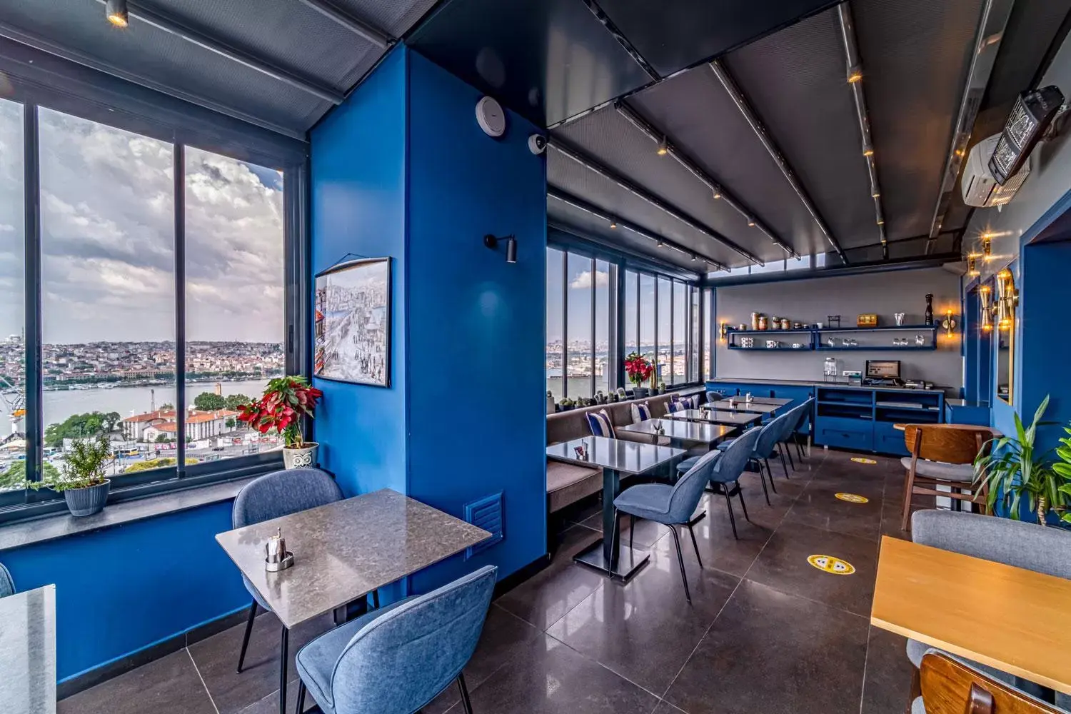 Restaurant/places to eat in Galata Times Hotel