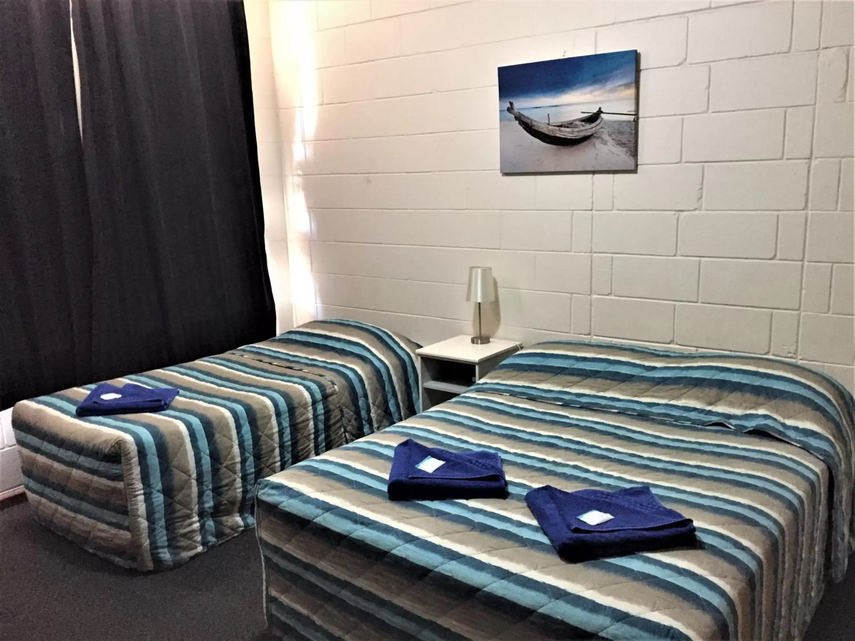 Bed in Ceduna Motor Inn