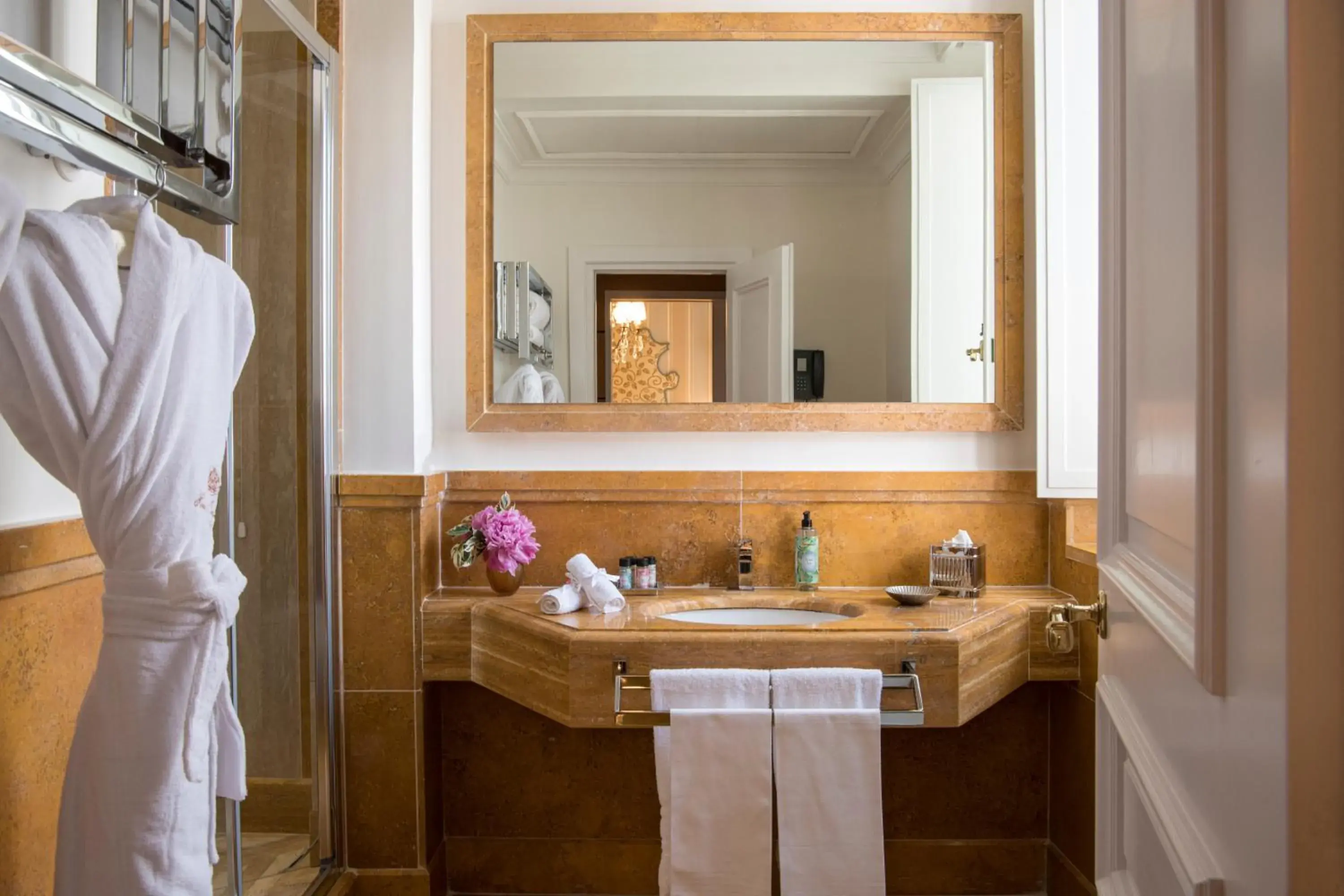 Bathroom in Hotel d'Inghilterra Roma - Starhotels Collezione