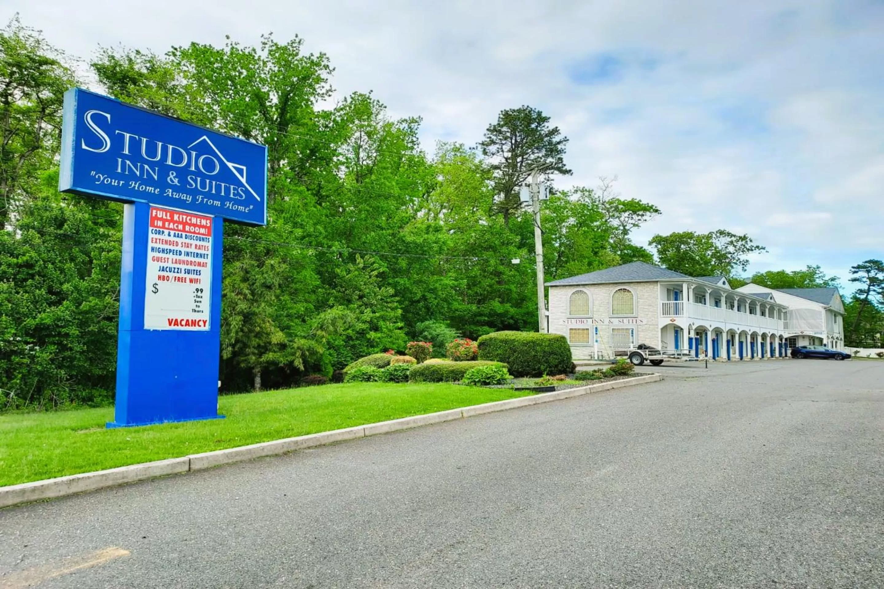 Facade/entrance in Studio Inn and Suites