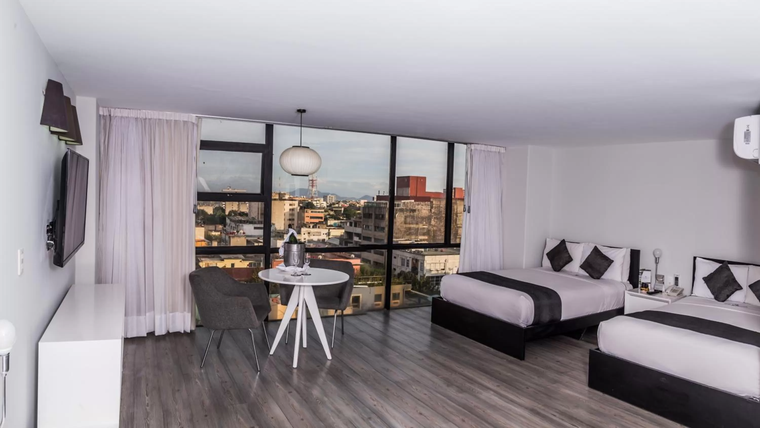 Photo of the whole room in Hotel El Ejecutivo by Reforma Avenue