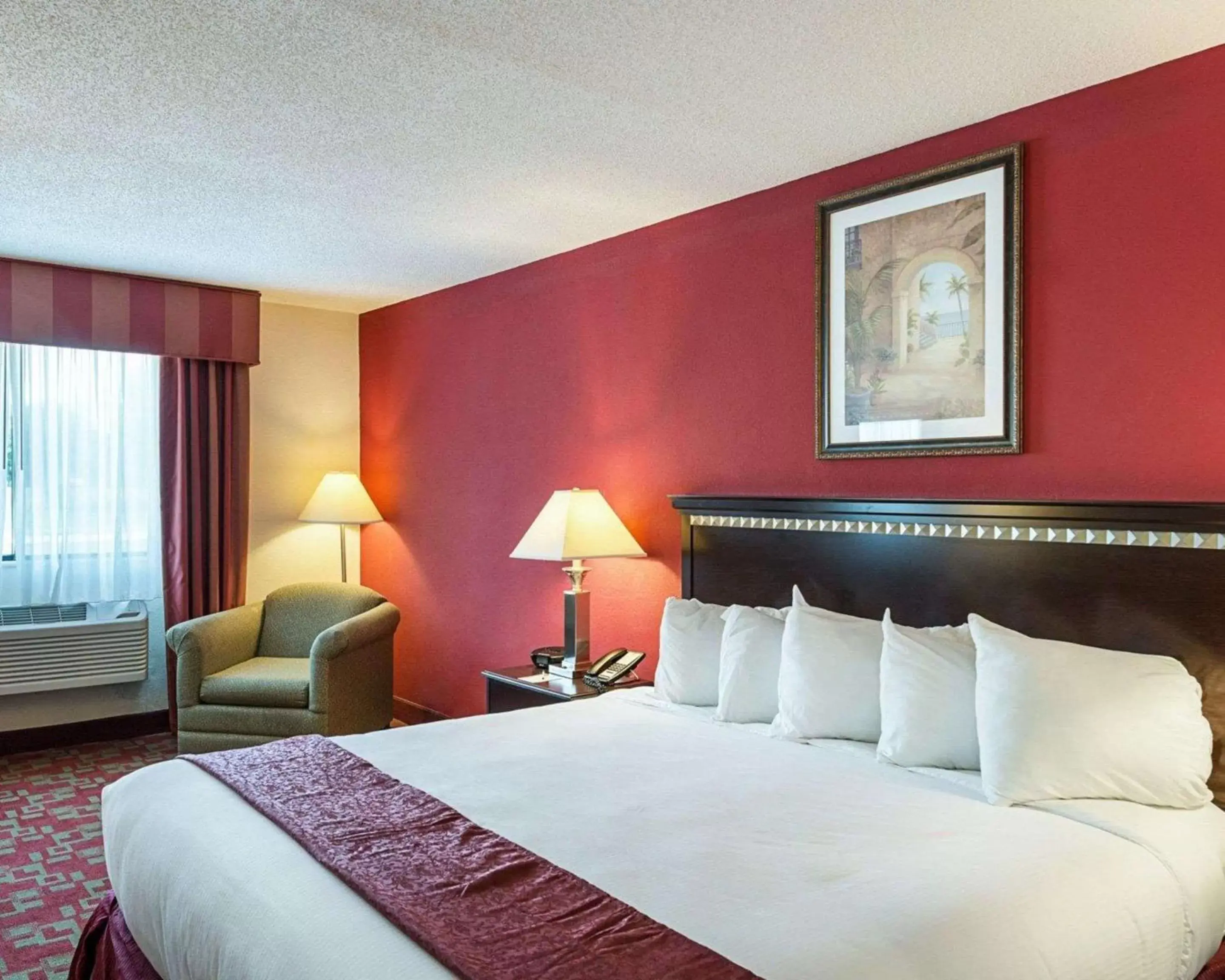 Bedroom, Bed in Quality Inn & Suites - Gettysburg