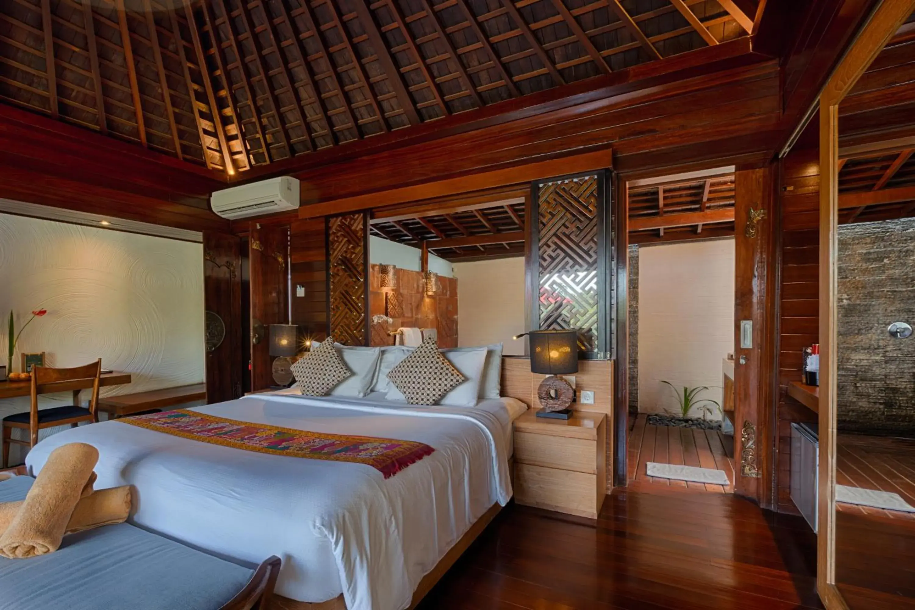 Bed in Black Penny Villas Ubud