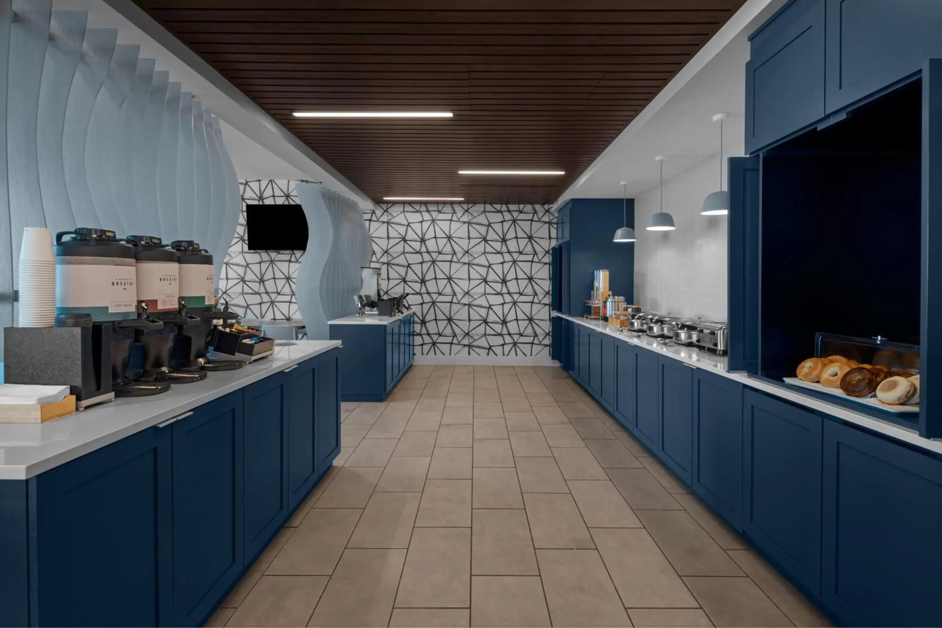 Breakfast, Kitchen/Kitchenette in SpringHill Suites by Marriott Myrtle Beach Oceanfront