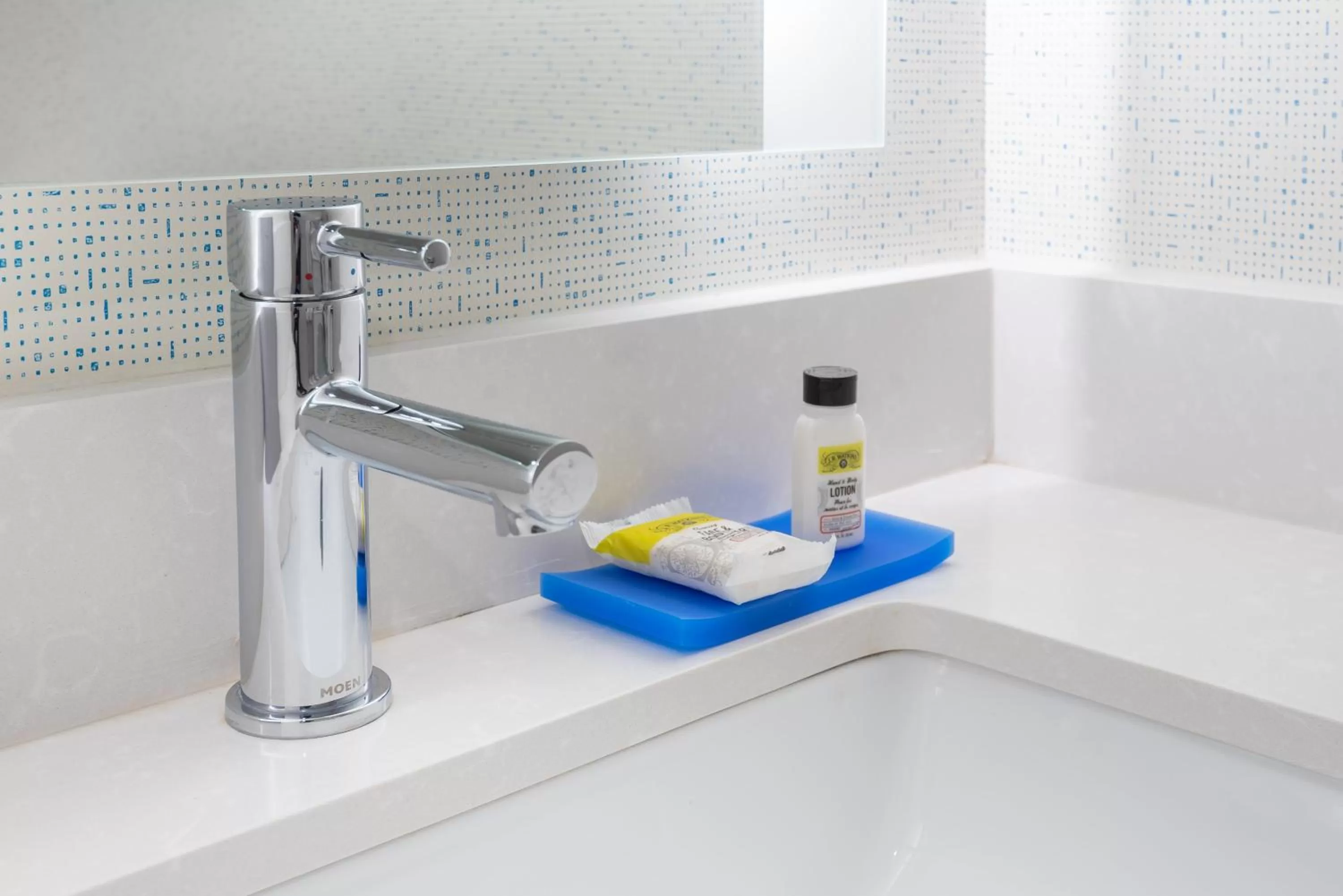 Bedroom in Holiday Inn Express & Suites West Long Branch - Eatontown by IHG