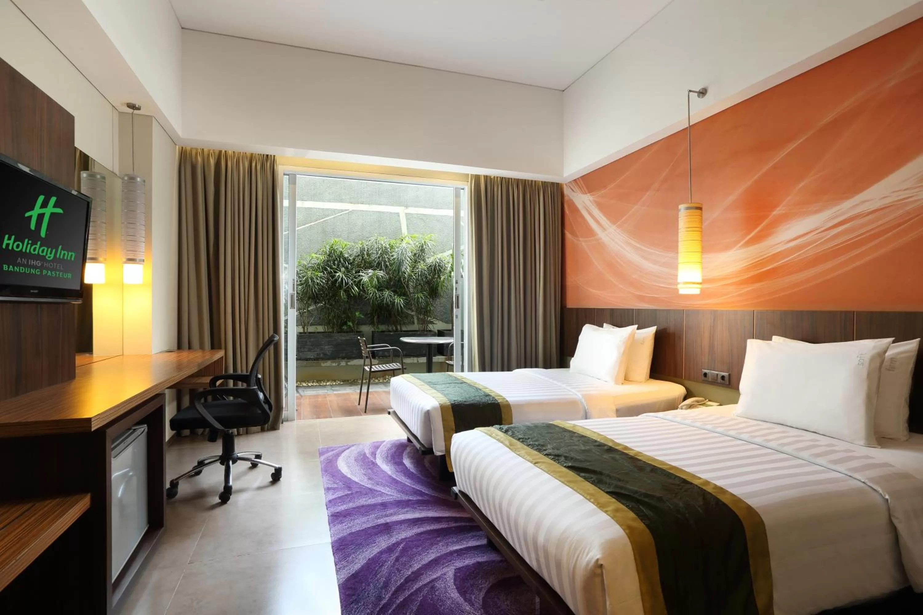 Balcony/Terrace, Bed in Holiday Inn Bandung Pasteur by IHG