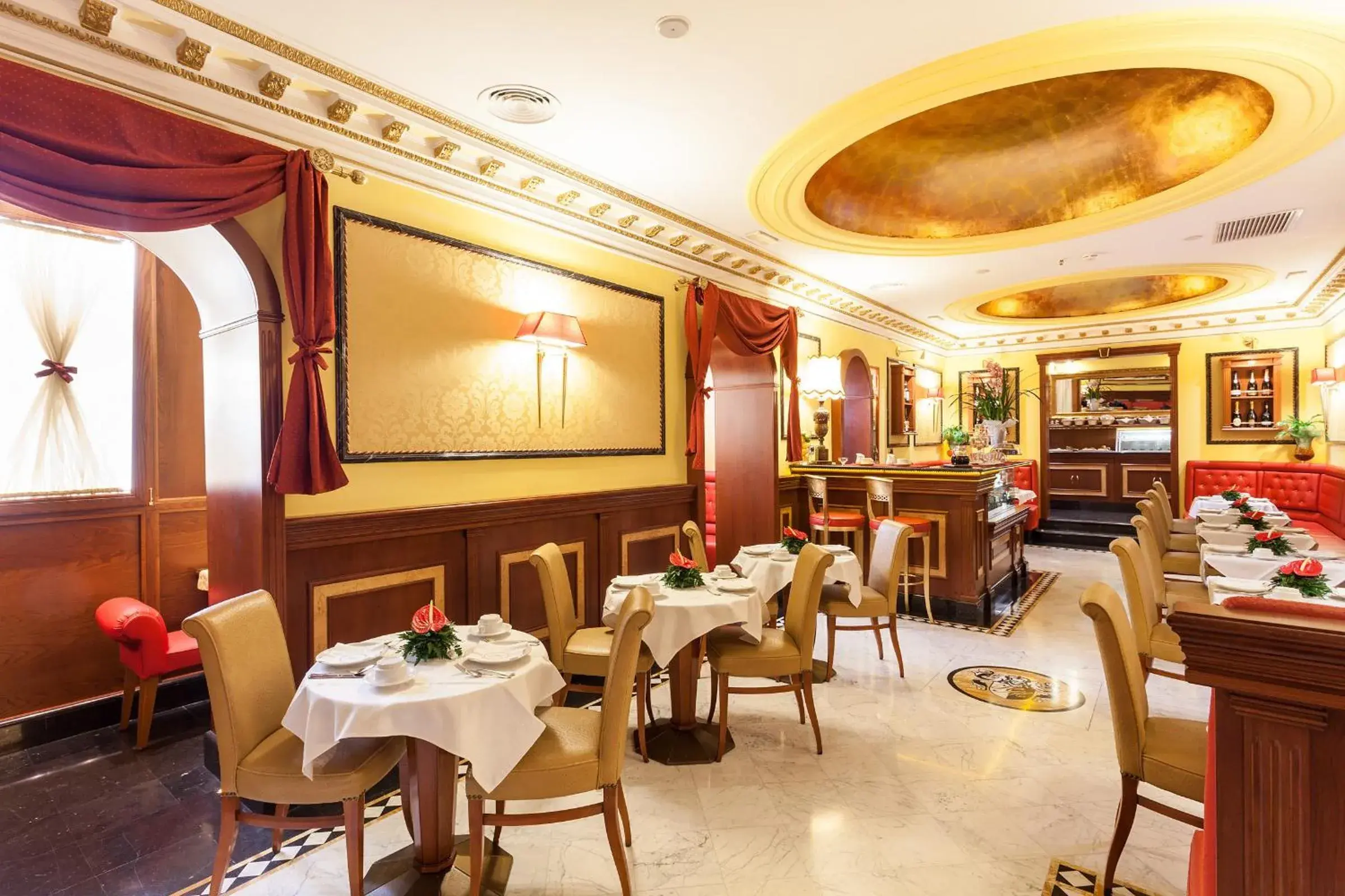 Lounge or bar, Restaurant/Places to Eat in Hotel Manfredi Suite In Rome