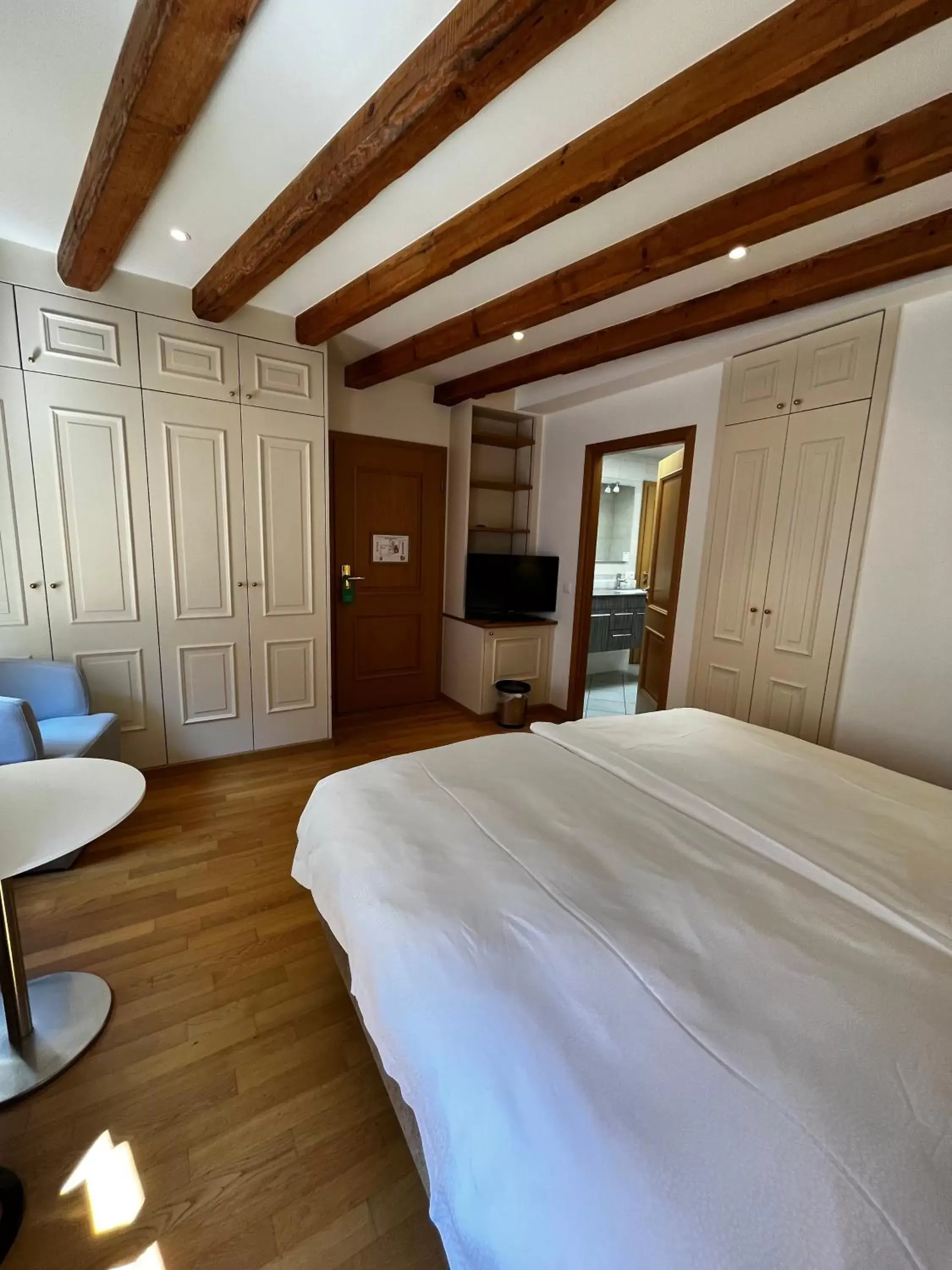 Photo of the whole room, Bed in La Rouvenaz