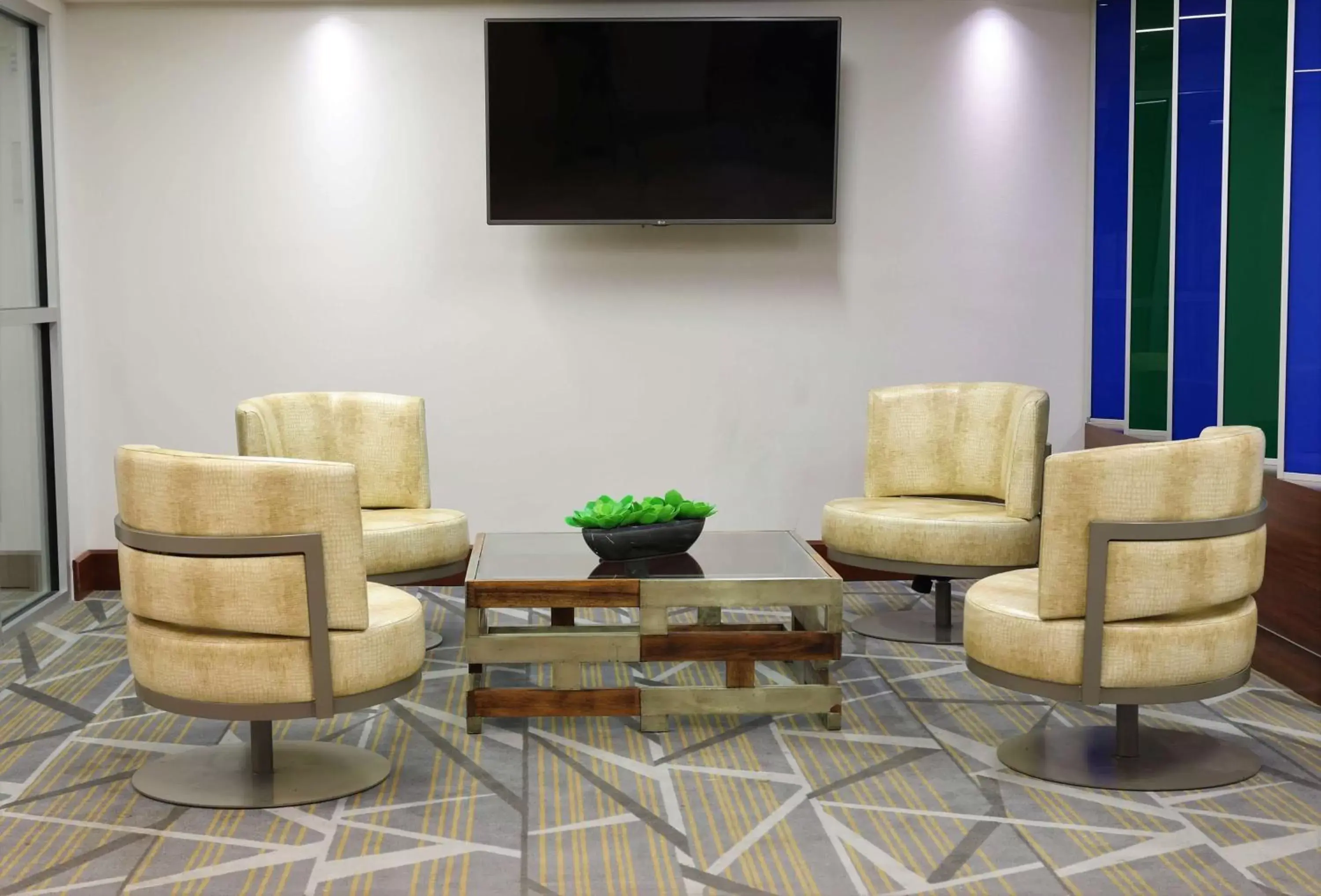 Lobby or reception in Doubletree By Hilton Omaha Southwest, Ne Lobby or reception in Doubletree By Hilton Omaha Southwest, Ne