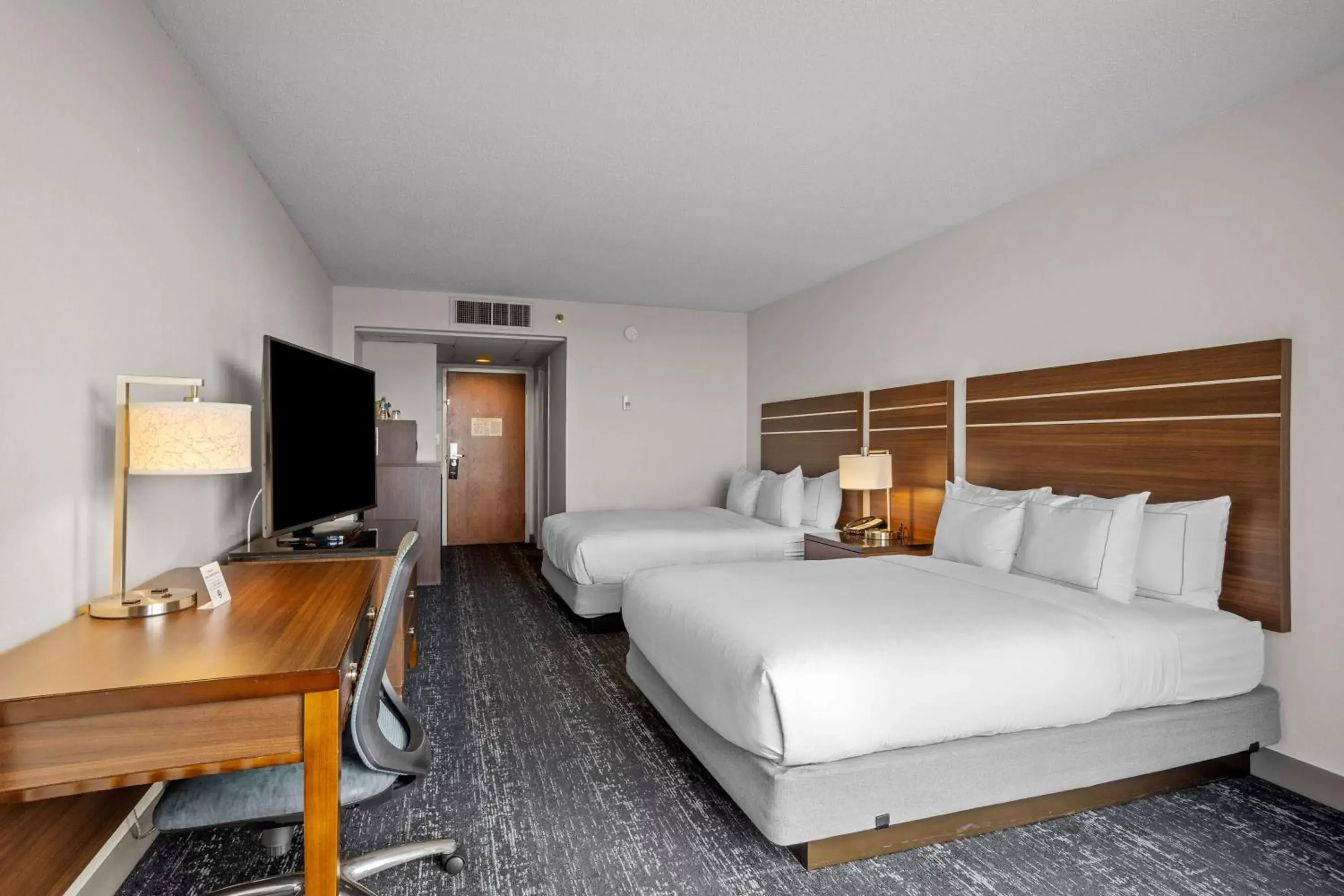 Bed in DoubleTree by Hilton Atlantic Beach Oceanfront Bed in DoubleTree by Hilton Atlantic Beach Oceanfront