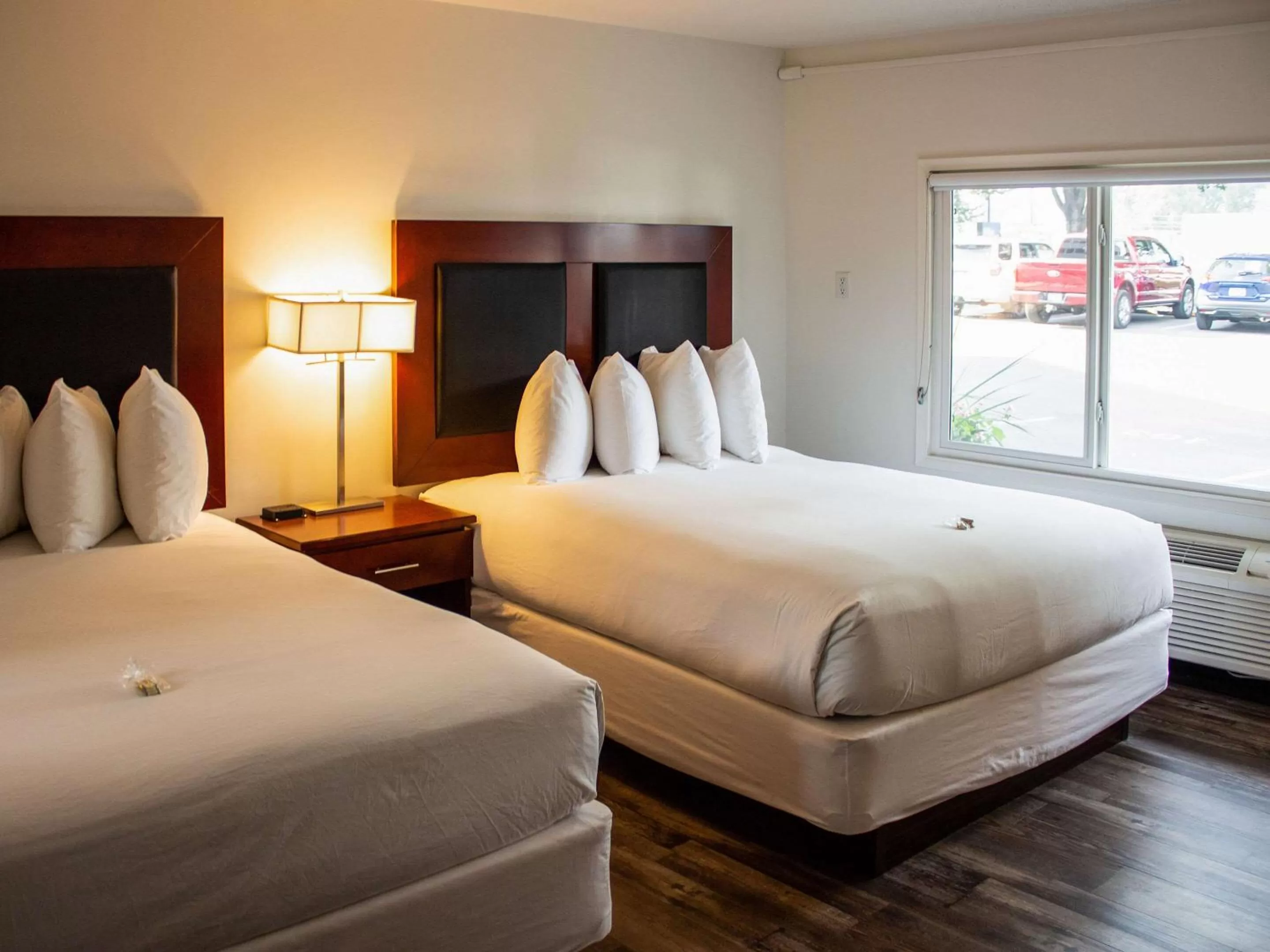 Photo of the whole room, Bed in Hotel Penticton, Ascend Hotel Collection