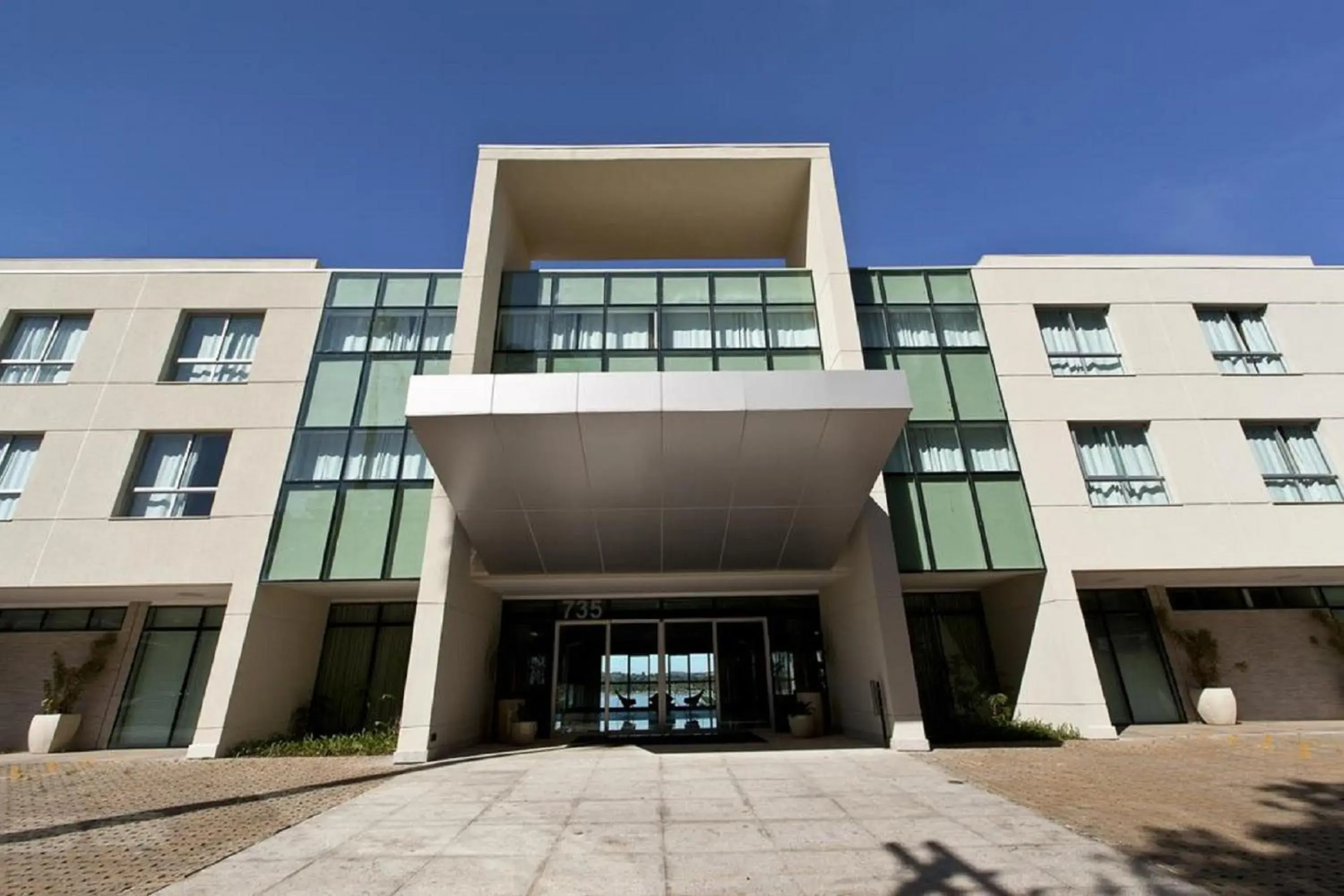 Facade/entrance, Property Building in eSuites Spa Lagoa Santa