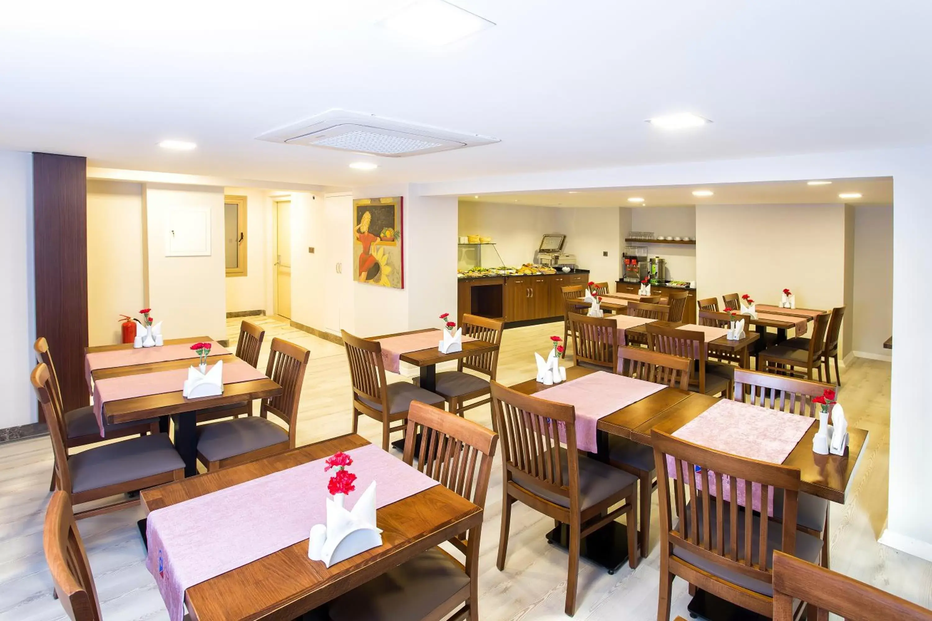 Restaurant/places to eat in Perla Arya Hotel Restaurant/places to eat in Perla Arya Hotel