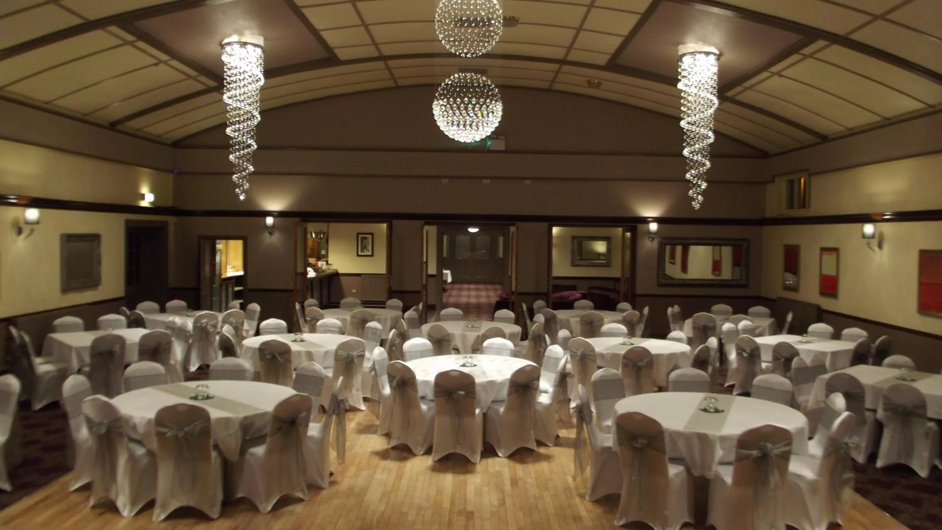 Lounge or bar in The Raven Hotel