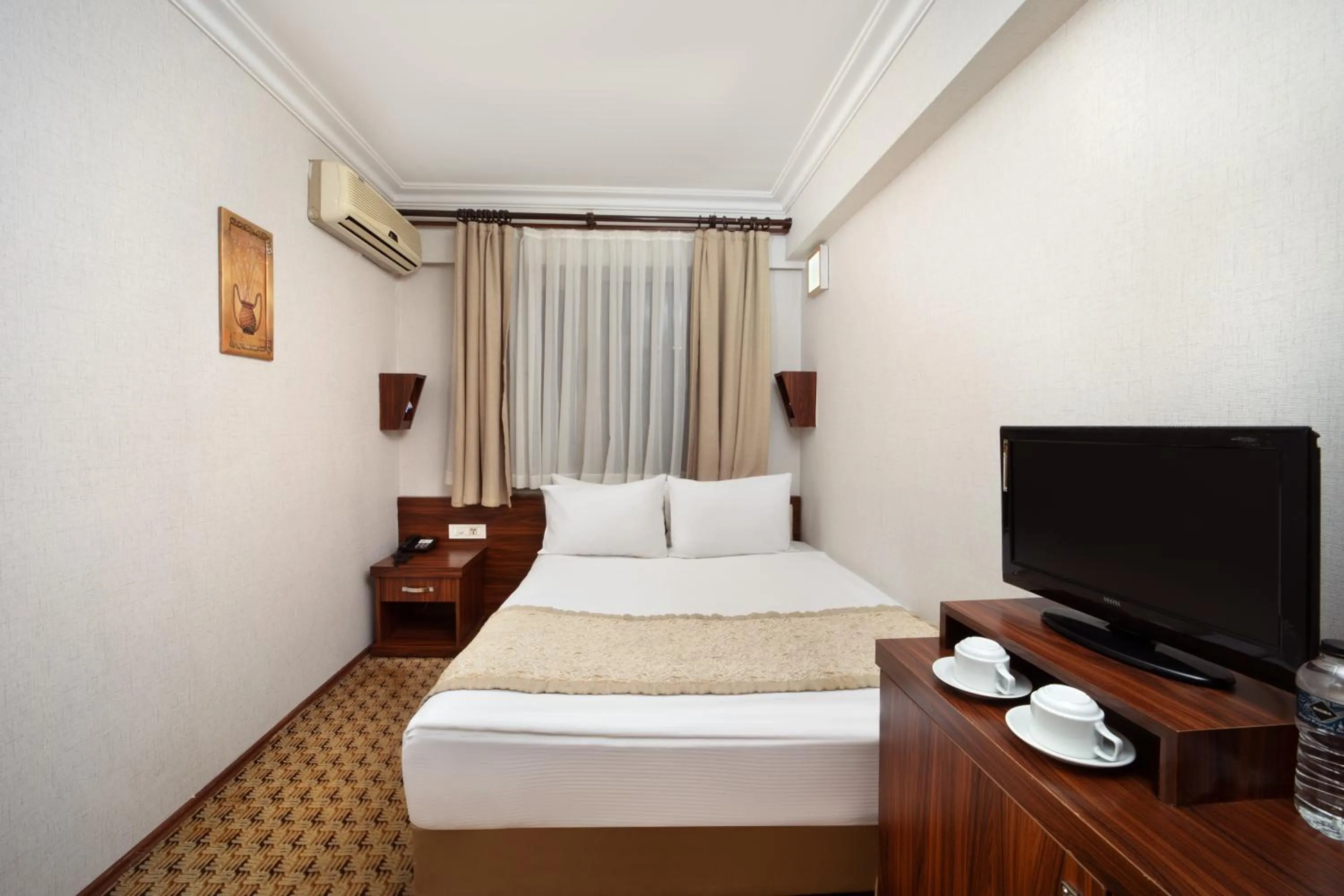 Bed in Elan Hotel Istanbul Pera