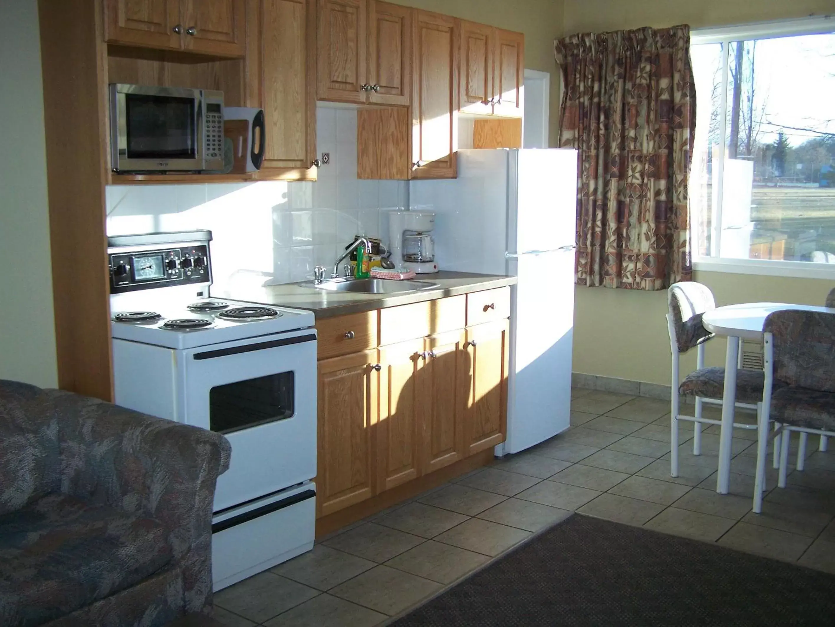 Kitchen or kitchenette, Kitchen/Kitchenette in Spanish Villa Resort