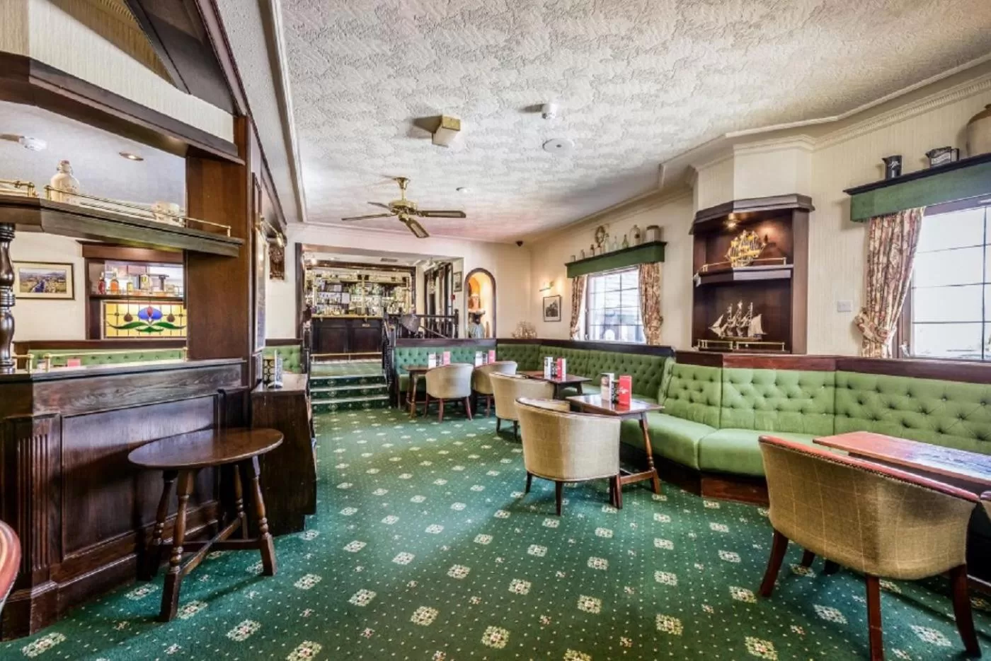 Lounge or bar in Moorings Hotel
