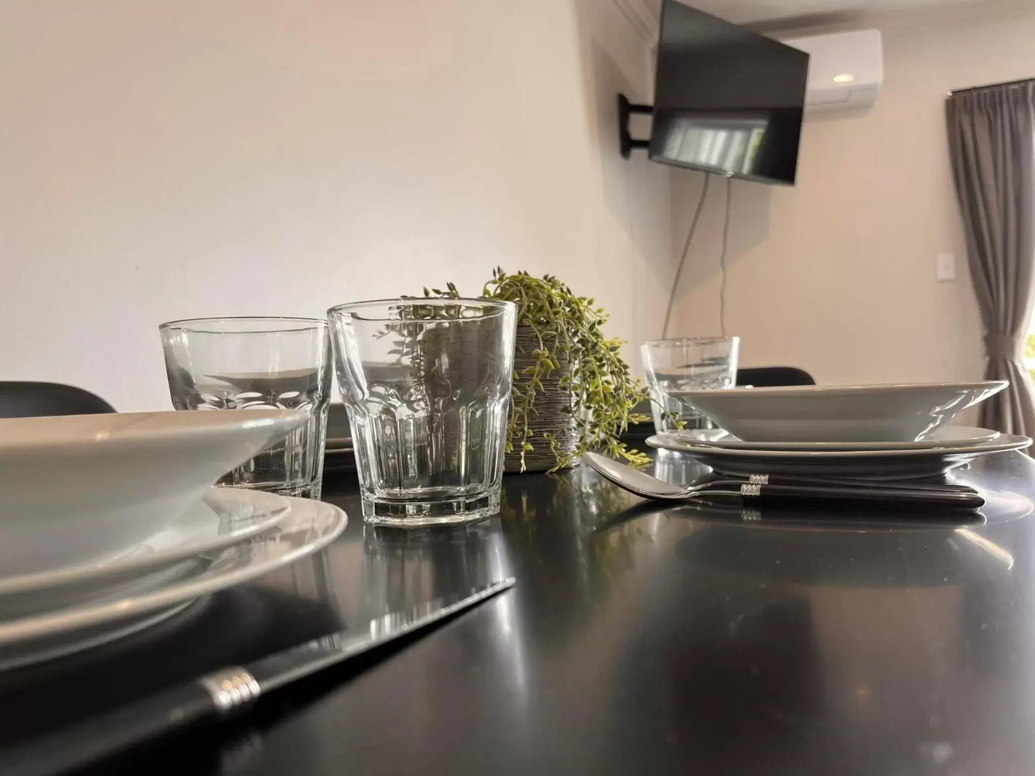 Dining area in Ashleigh Court Motel